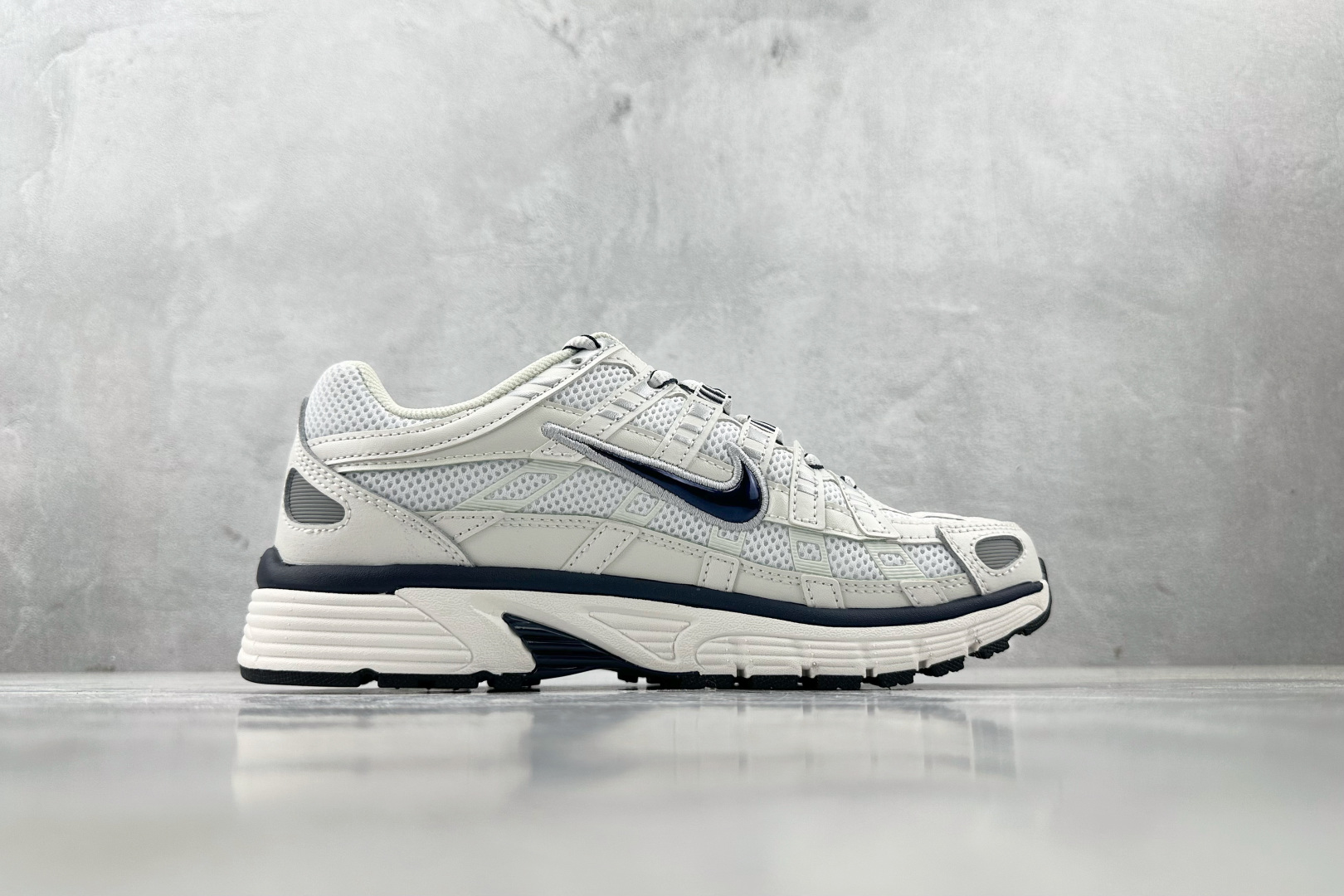 K 版 
综合版  Nike P-6000 米白

货号：CD6404-018
尺码：36 36.5 3