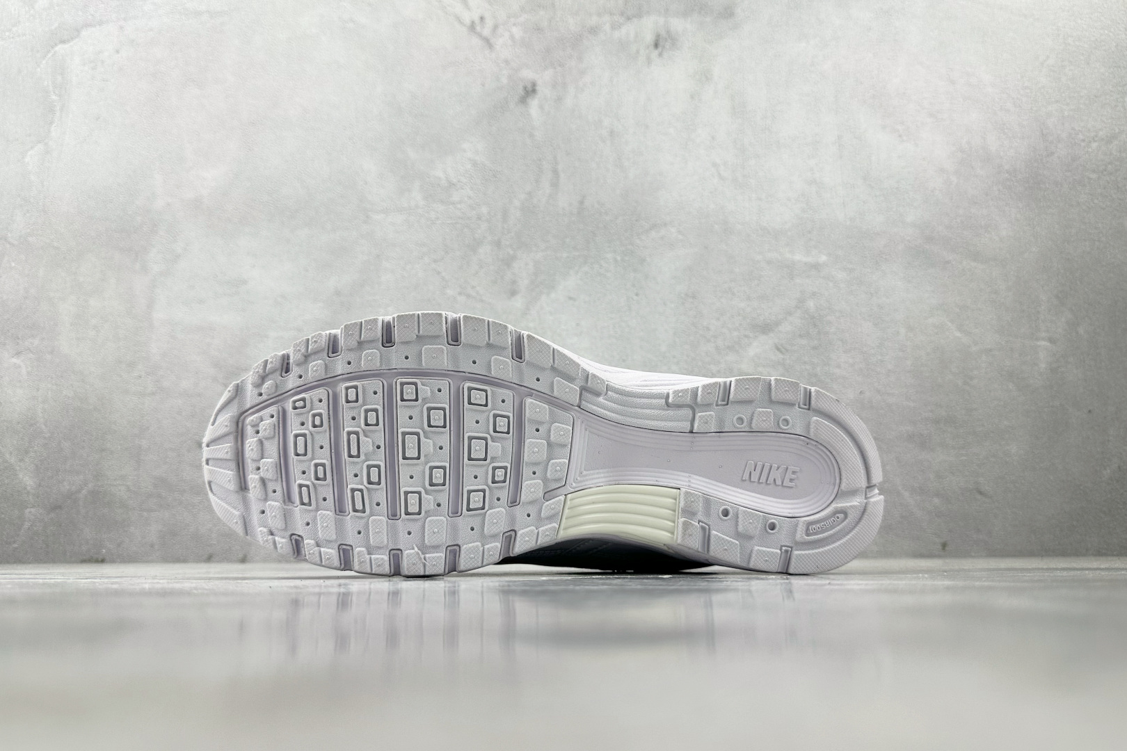 K 版 
综合版  Nike P-6000 纯白

货号：BV1021-102
尺码：36 36.5 3