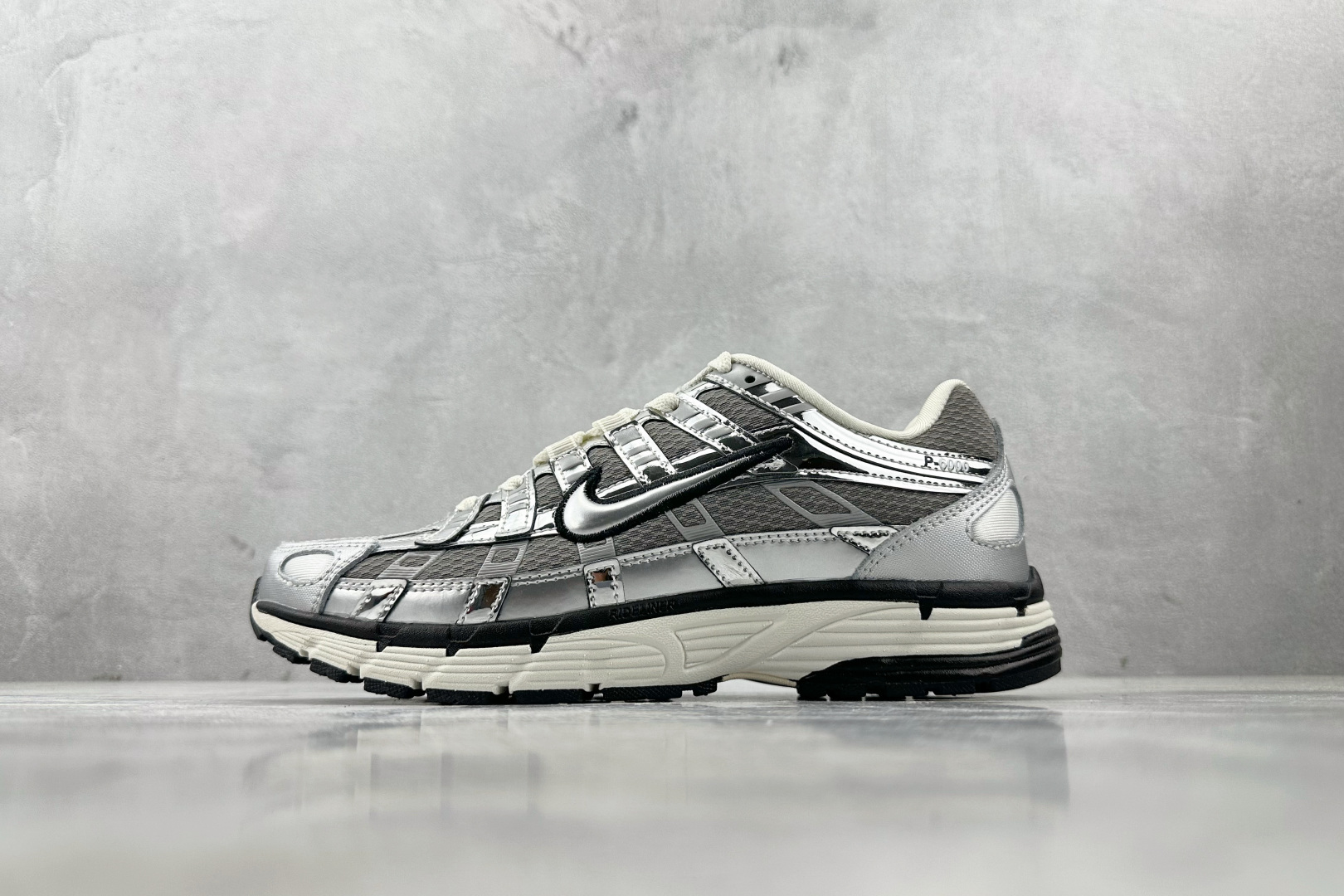 K 版 
综合版  Nike P-6000 银灰

货号：CN0149-001
尺码：36 36.5 3