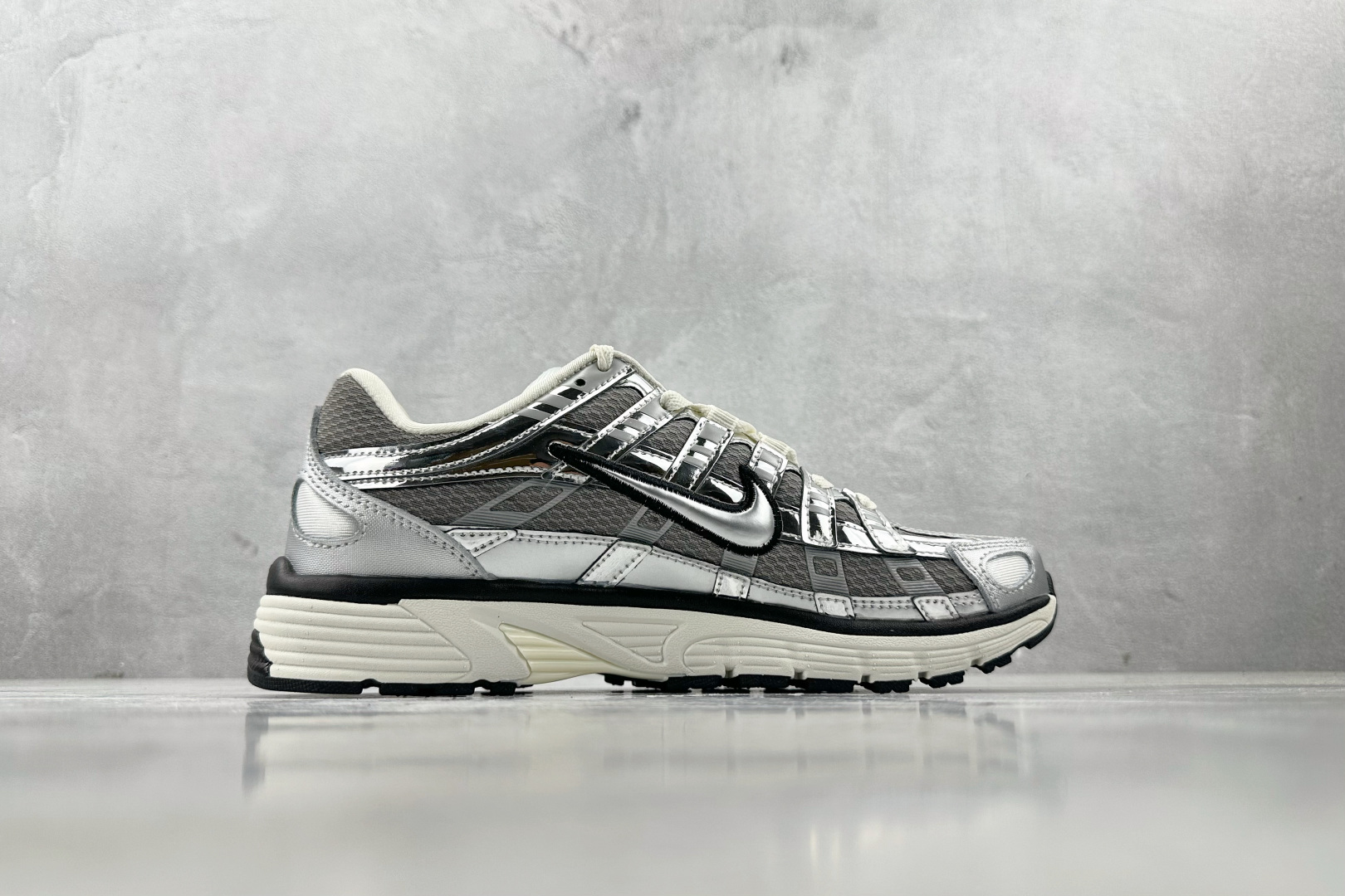 K 版 
综合版  Nike P-6000 银灰

货号：CN0149-001
尺码：36 36.5 3