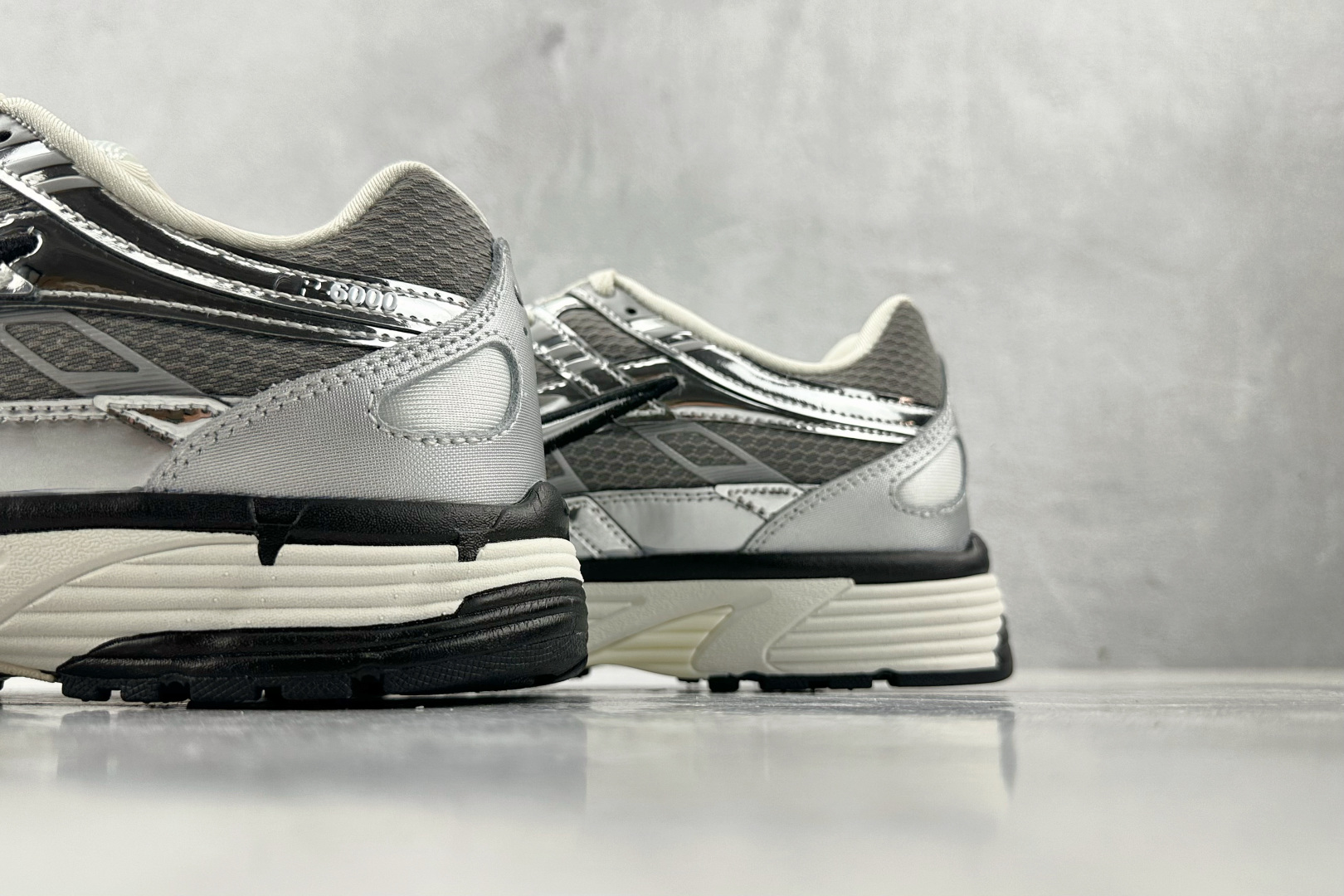 K 版 
综合版  Nike P-6000 银灰

货号：CN0149-001
尺码：36 36.5 3