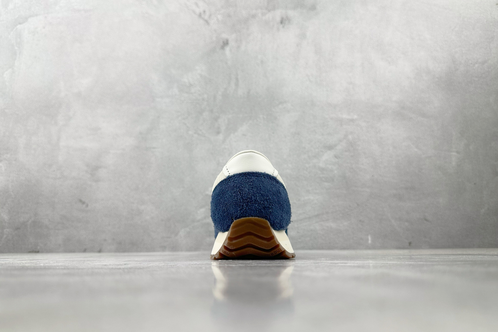 DT 
公司级 New Balance NB 471 米白深蓝色

货号：U471AK
尺码：36 36