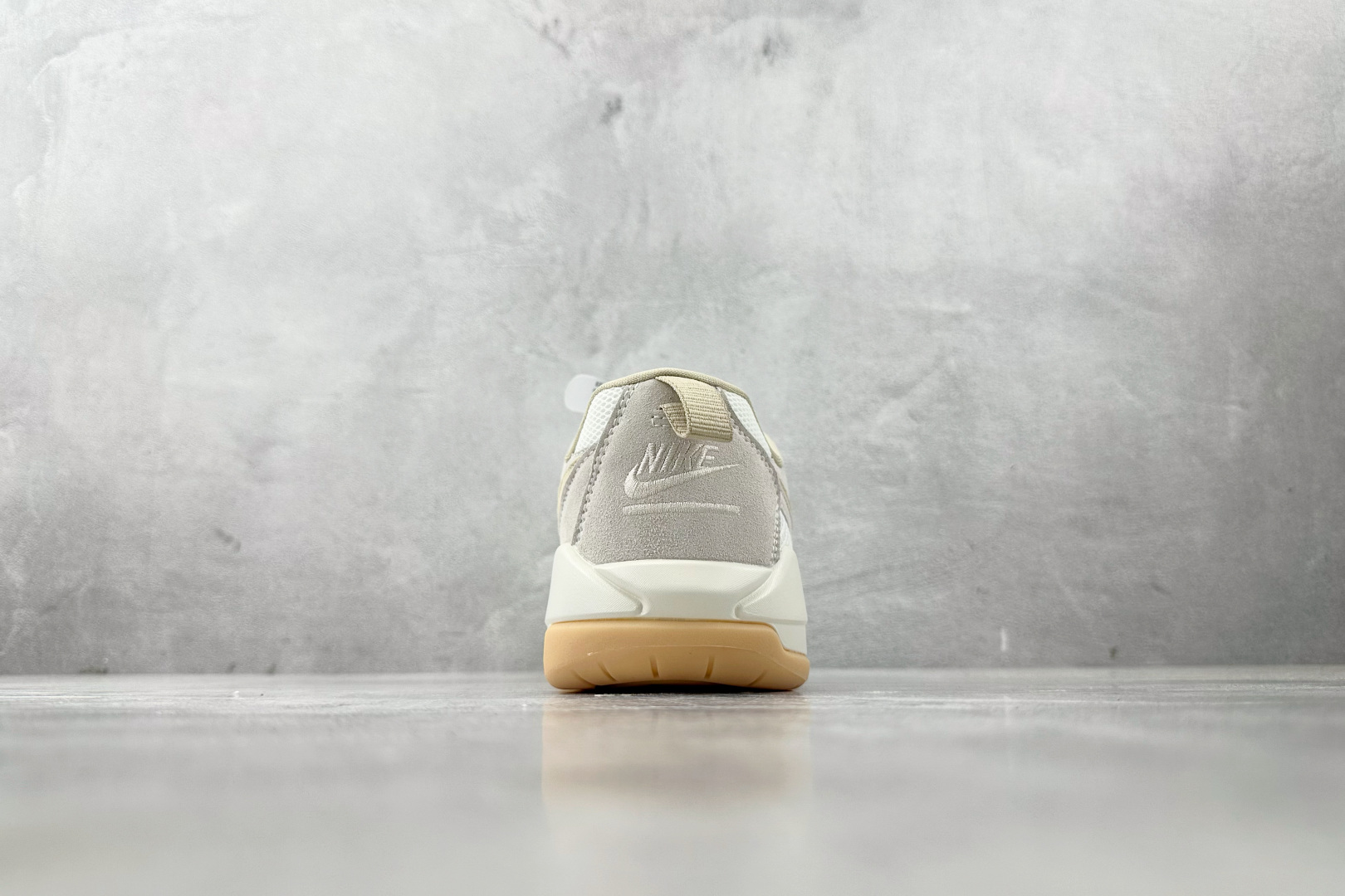 N版 
东南亚订单  Jordan CMFT Era 白色

货号：HJ6778-102
尺码：36 3