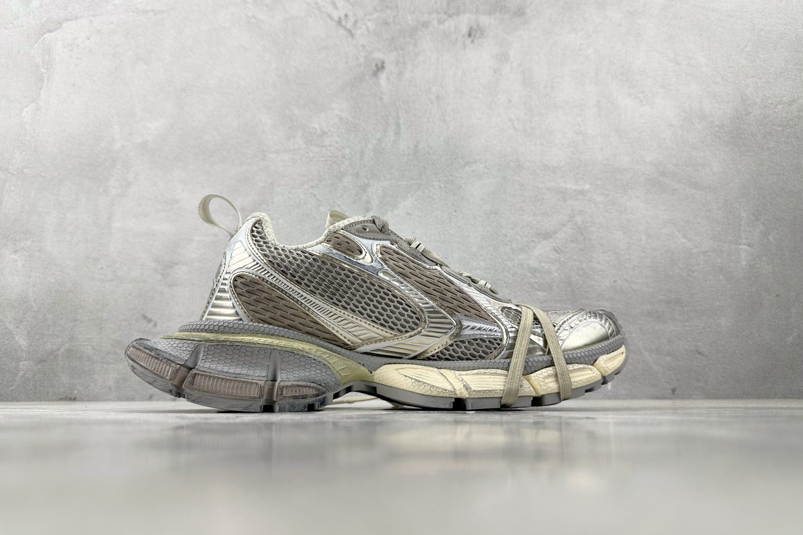 370 代购版 Balenciaga巴黎世家 3XL 520 限定系列 蛋壳色 734731W3XU1