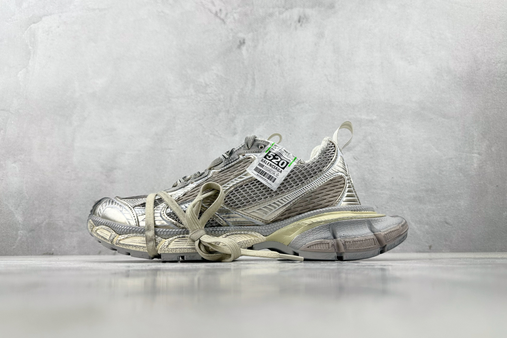 370 代购版 Balenciaga巴黎世家 3XL 520 限定系列 蛋壳色 734731W3XU1