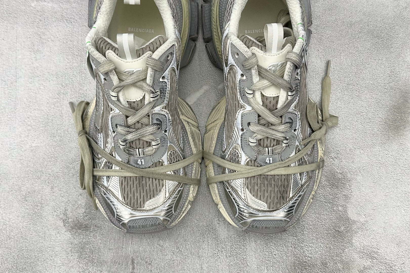 370 代购版 Balenciaga巴黎世家 3XL 520 限定系列 蛋壳色 734731W3XU1