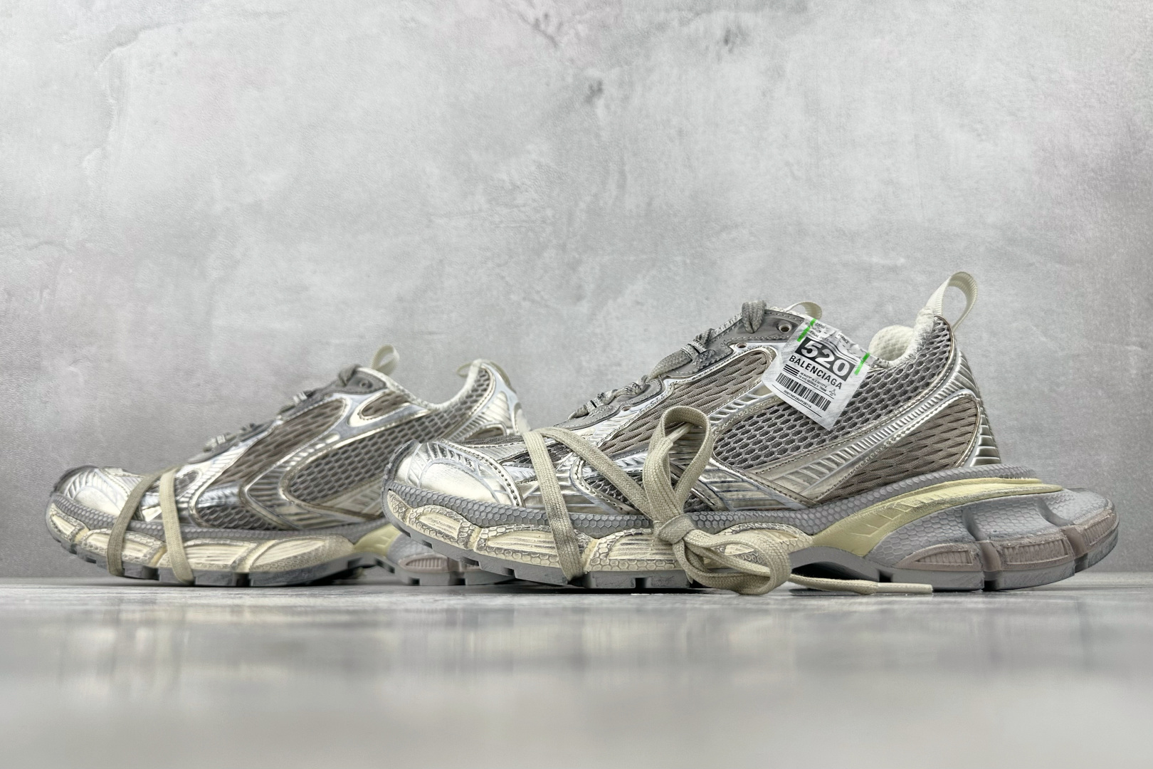 370 代购版 Balenciaga巴黎世家 3XL 520 限定系列 蛋壳色 734731W3XU1