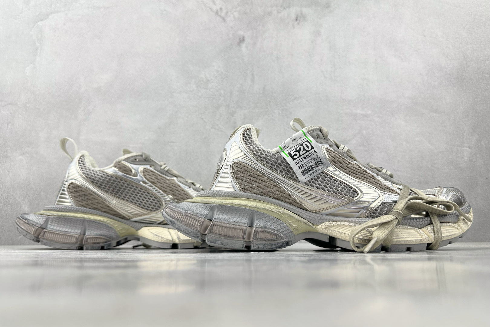 370 代购版 Balenciaga巴黎世家 3XL 520 限定系列 蛋壳色 734731W3XU1