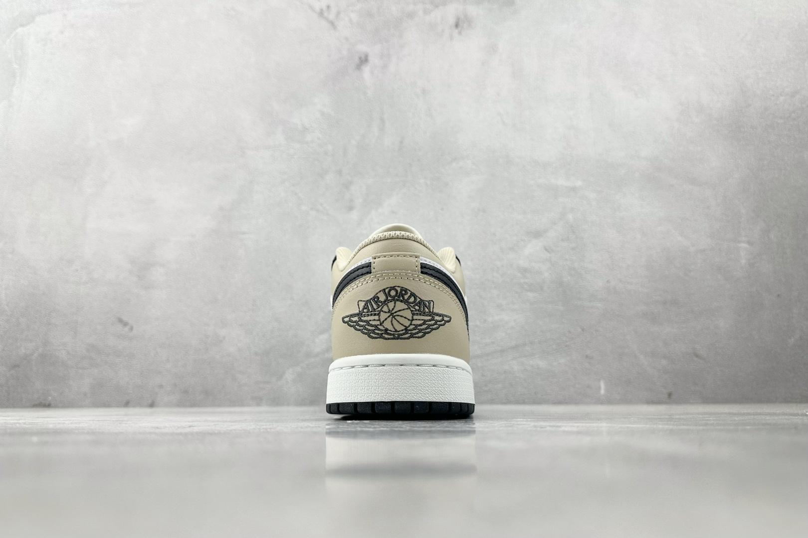 Jordan Air Jordan 1 白黑色 553558-153