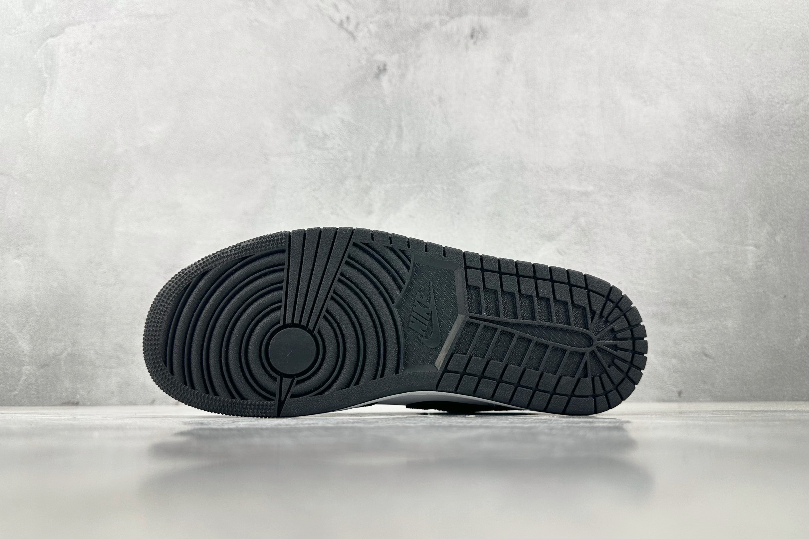 Jordan Air Jordan 1 白黑色 553558-153