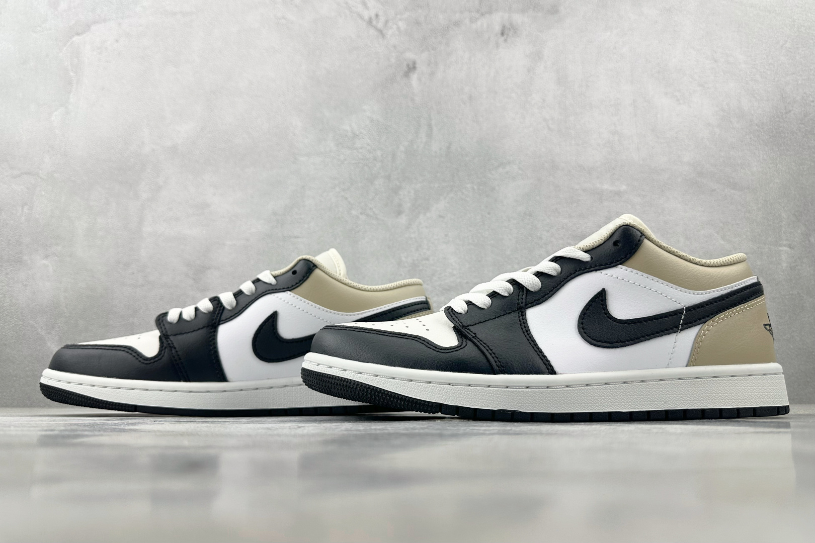 Jordan Air Jordan 1 白黑色 553558-153