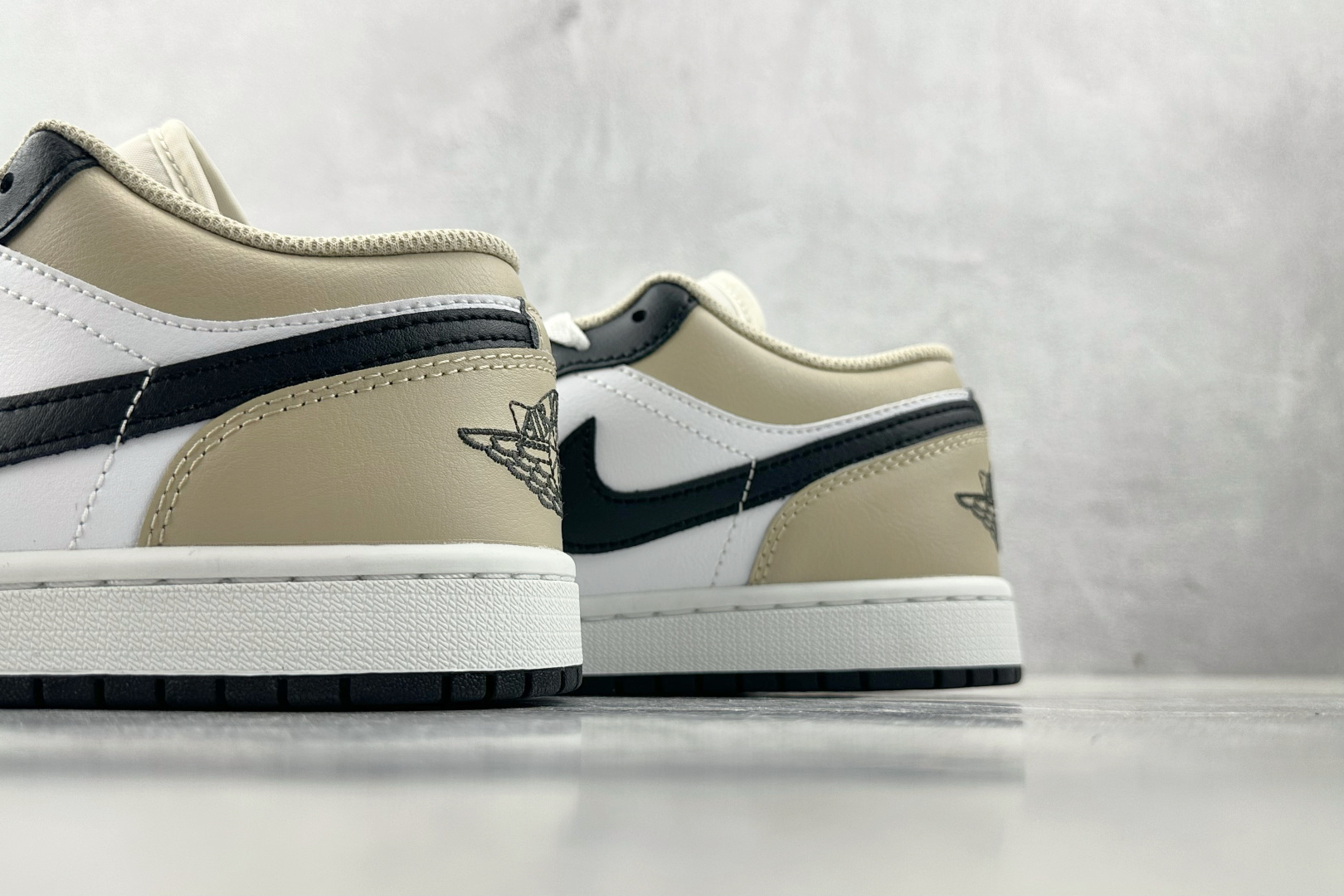 Jordan Air Jordan 1 白黑色 553558-153