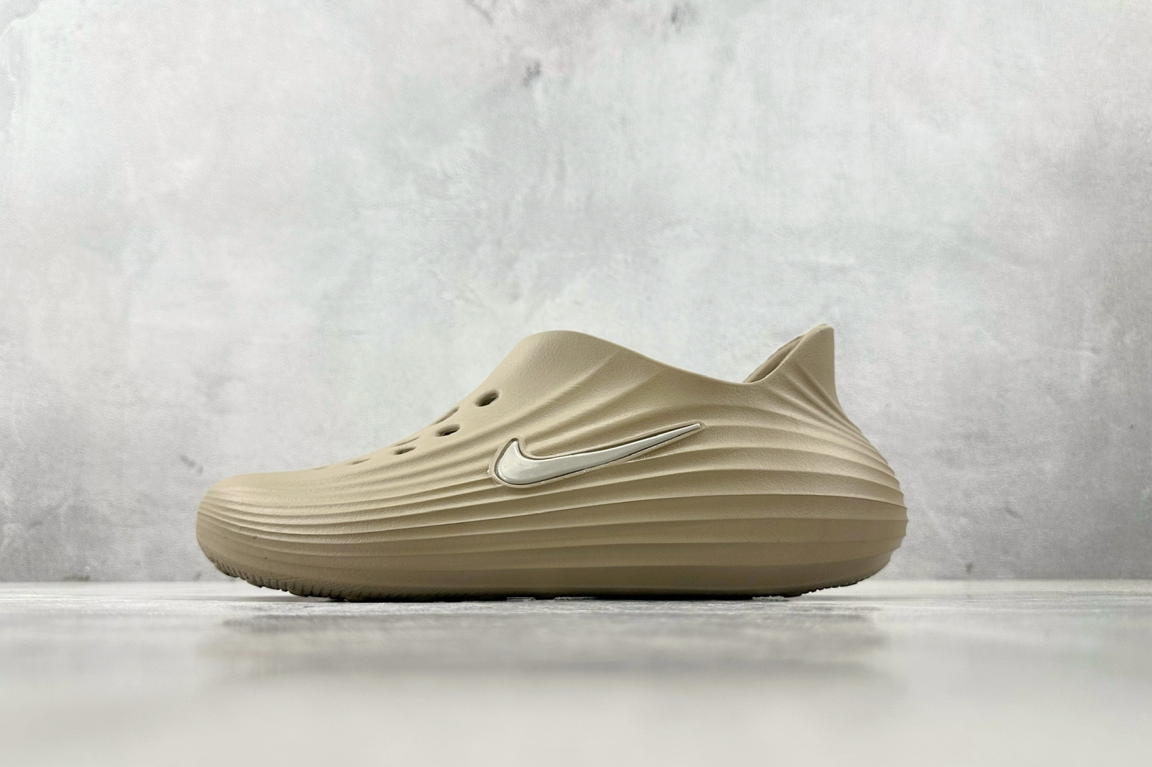 130 Nike ReactX Rejuven8 卡其色 HV5060-200