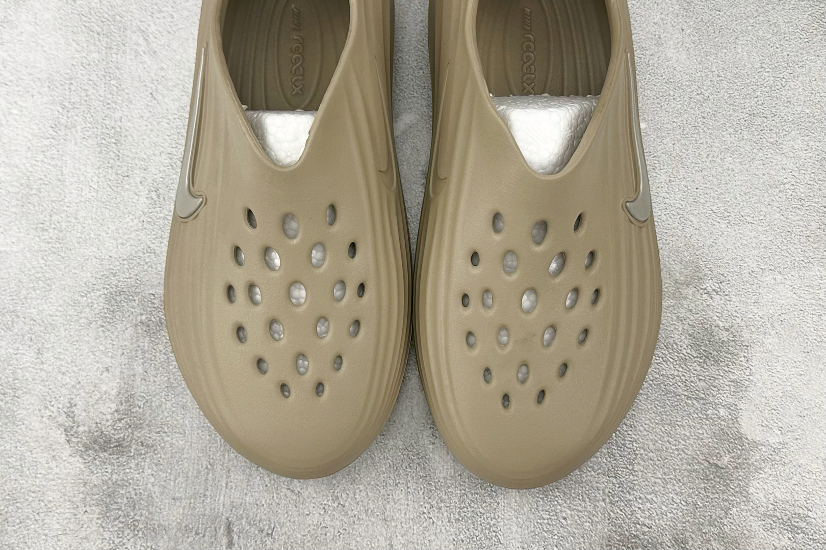 130 Nike ReactX Rejuven8 卡其色 HV5060-200