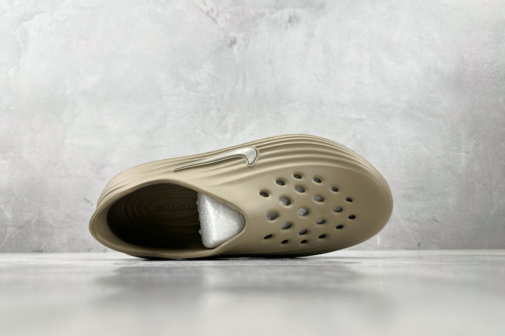 130 Nike ReactX Rejuven8 卡其色 HV5060-200