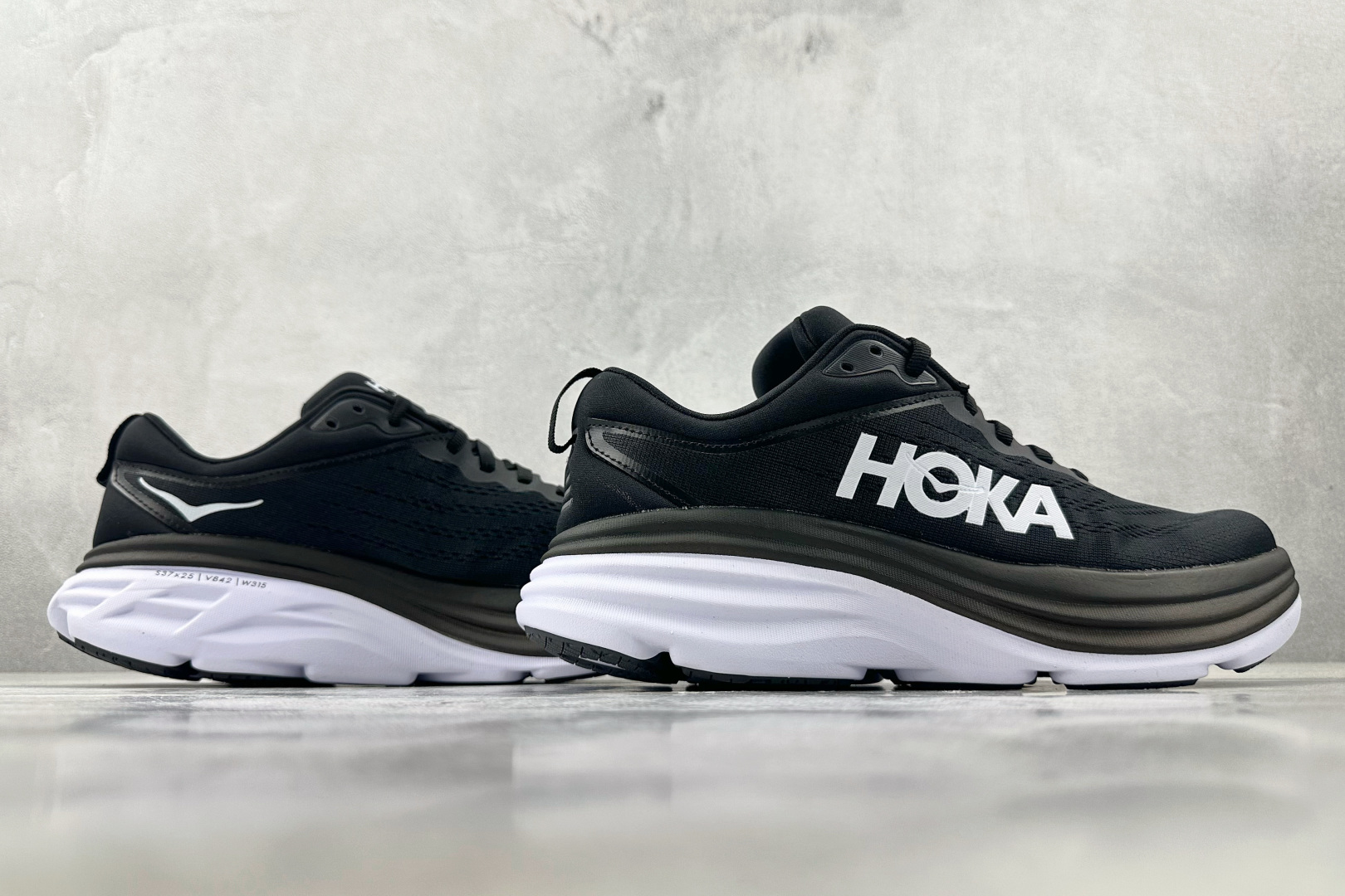 HOKA ONE ONE Bondi 8黑白 1123202-BWHT