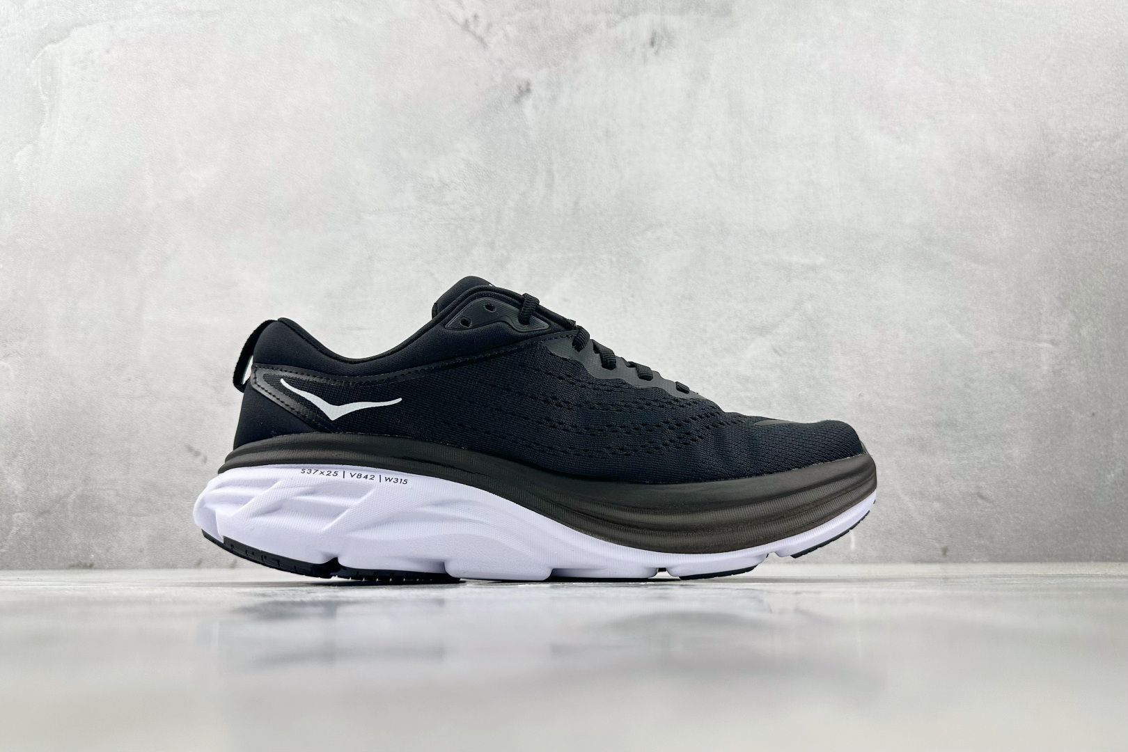 HOKA ONE ONE Bondi 8黑白 1123202-BWHT