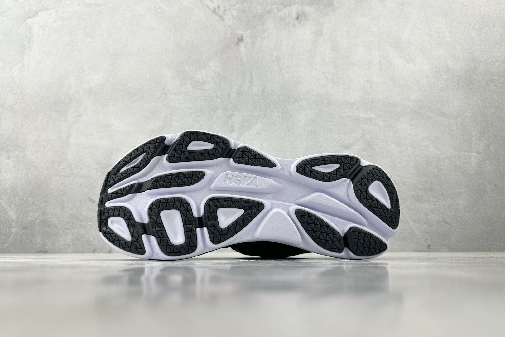 HOKA ONE ONE Bondi 8黑白 1123202-BWHT