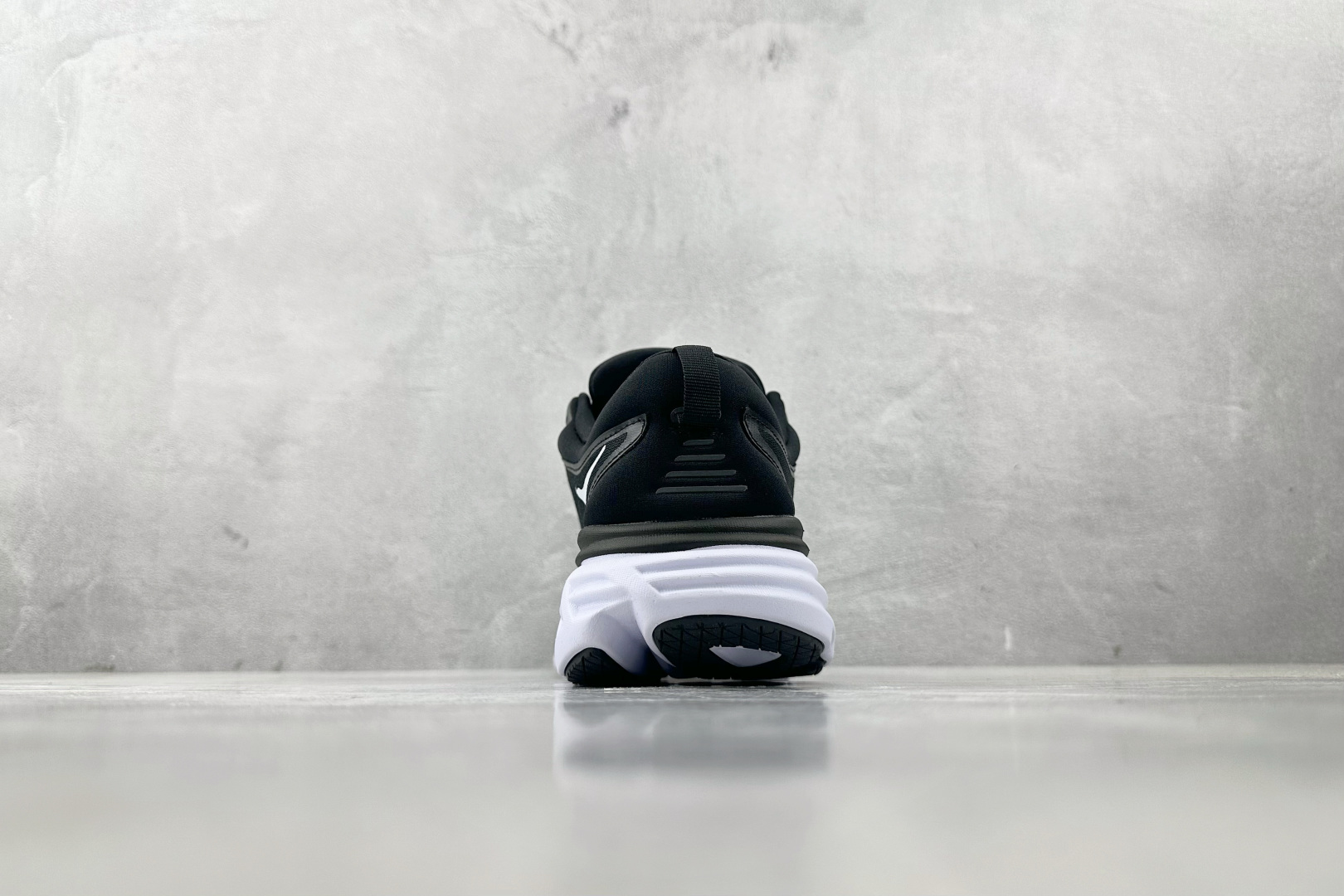 HOKA ONE ONE Bondi 8黑白 1123202-BWHT
