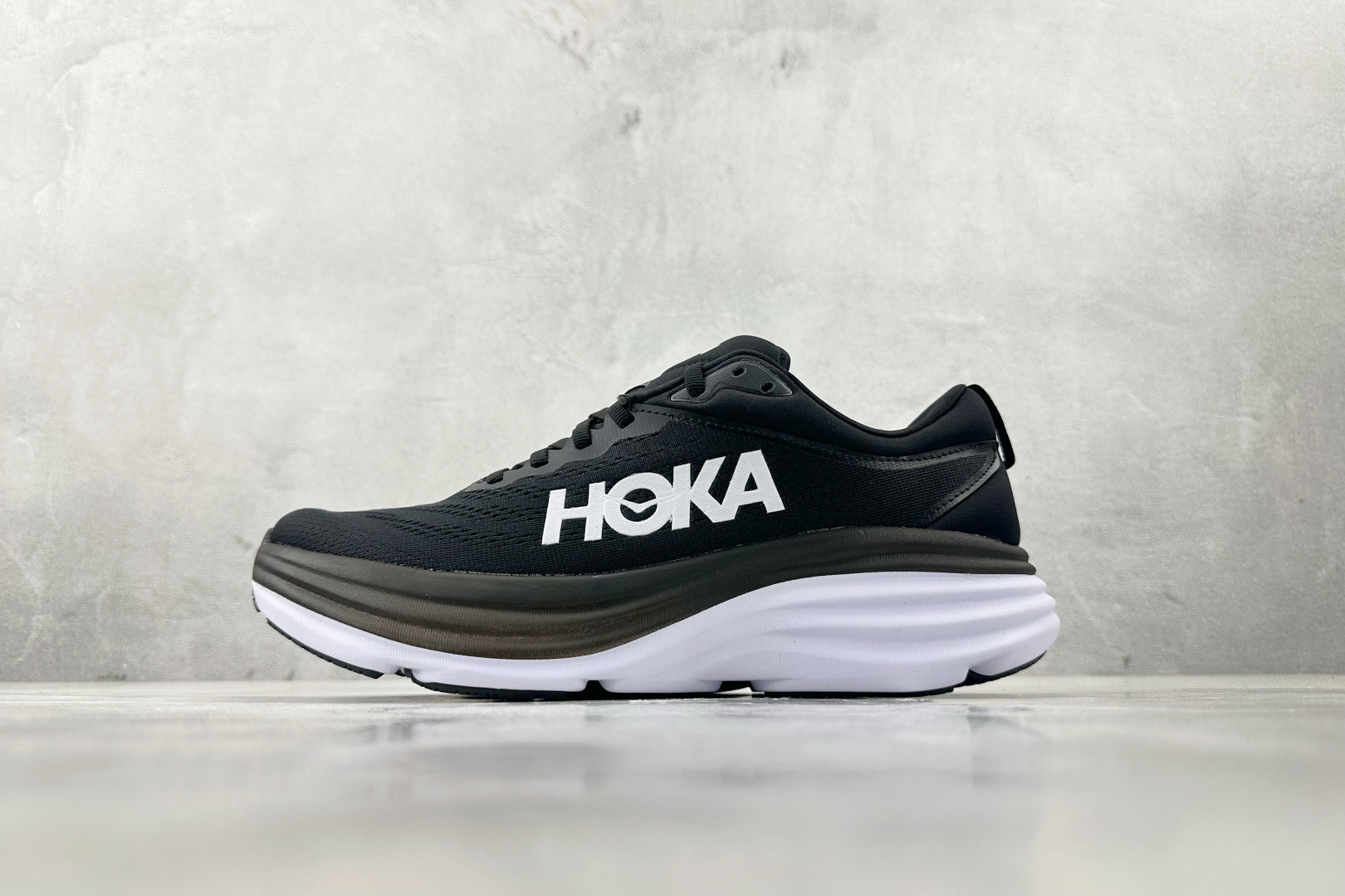 HOKA ONE ONE Bondi 8黑白 1123202-BWHT
