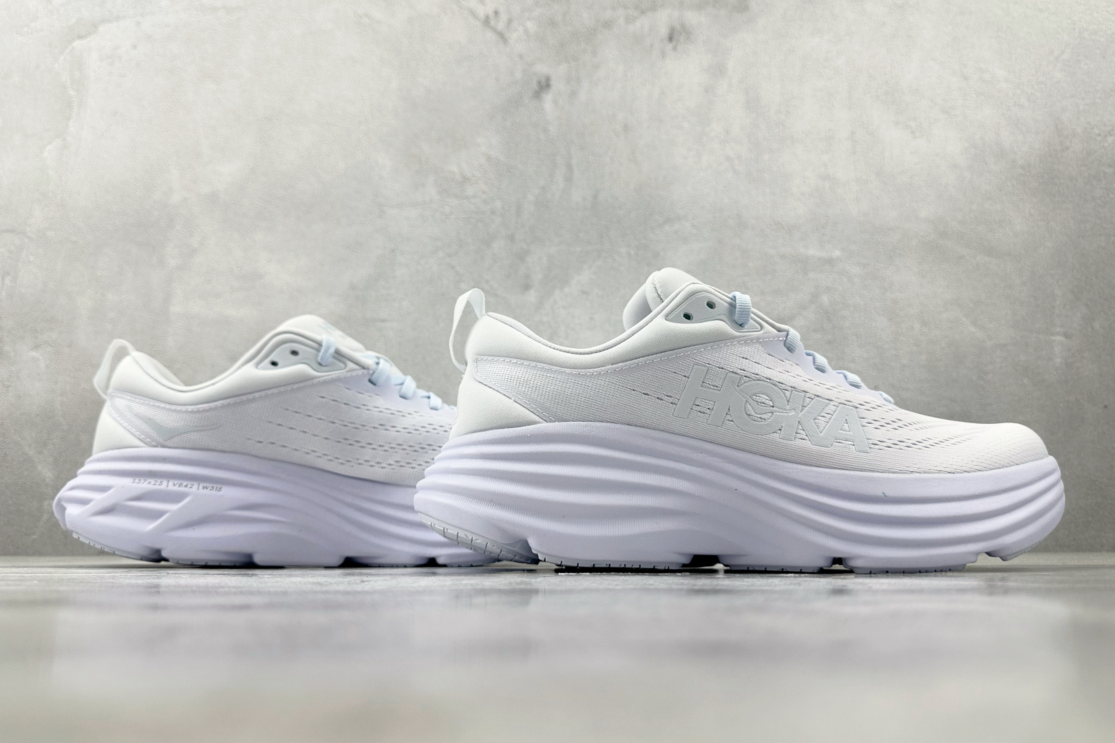 HOKA ONE ONE Bondi 8 白色 1127952-WWH