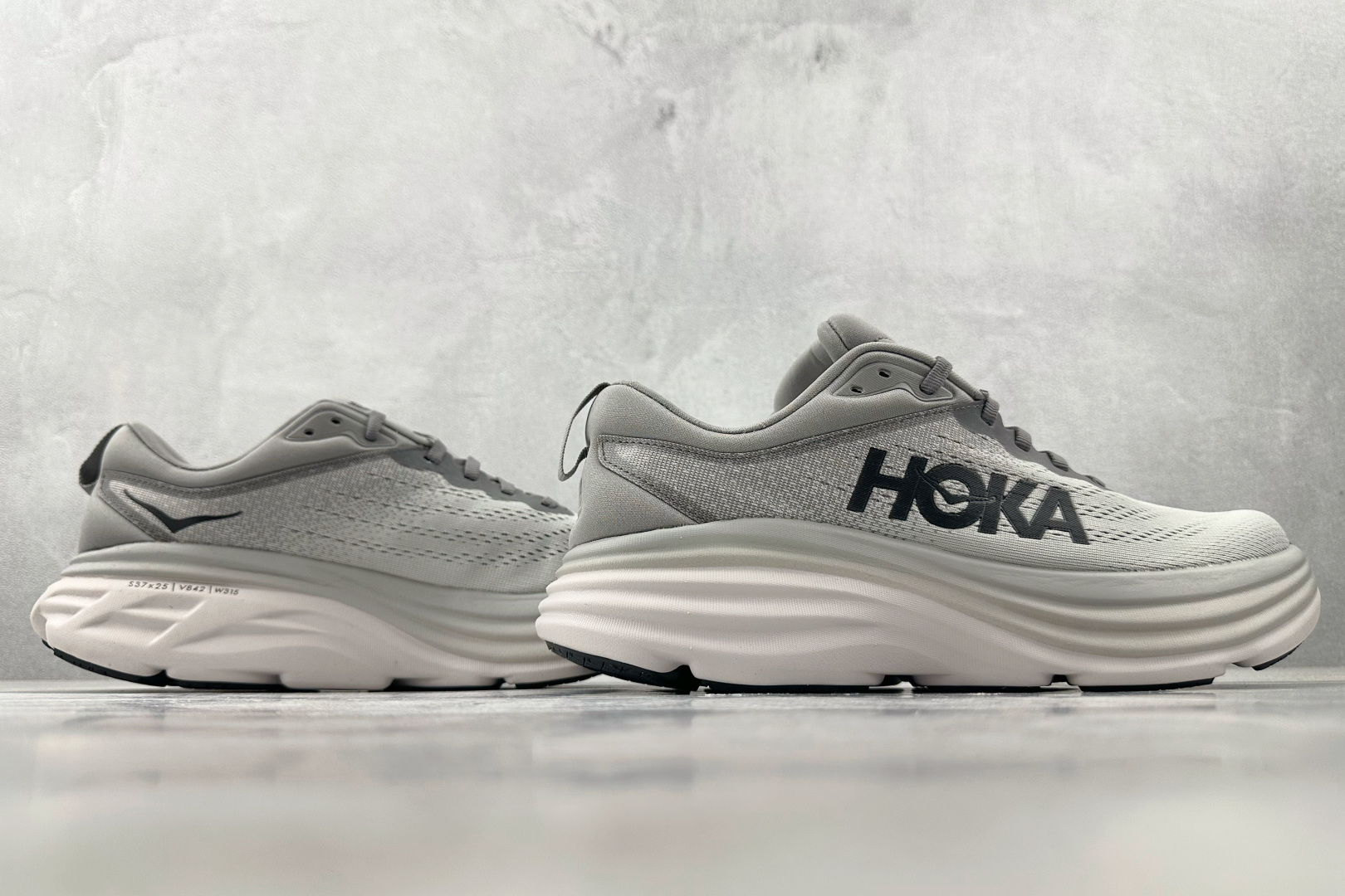 HOKA ONE ONE Bondi 8 灰色 1123202-SHMS