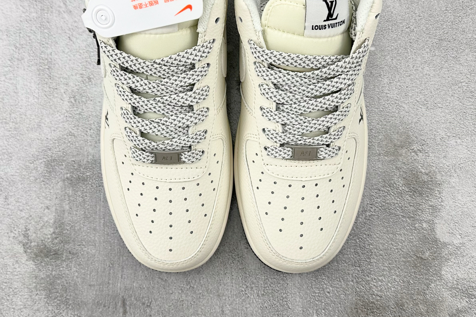 260 Nike Air Force 1'07 LV 联名 米白 XX3168 139 尺码：36 36.5 37.5 38 38.5 39 40 40.5 41 42 42.5 43 44 44.5 45 编码：36
