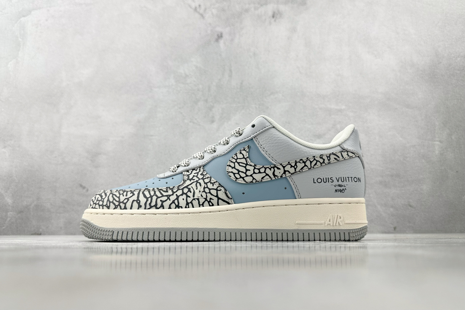 Nike Air Force 1’07 LV 联名 黑蓝灰 ZH2598 307 尺码：36 36.5 37.5 38 38.5 39 40 40.5 41 42 42.5 43 44 44.5 45 编码：36