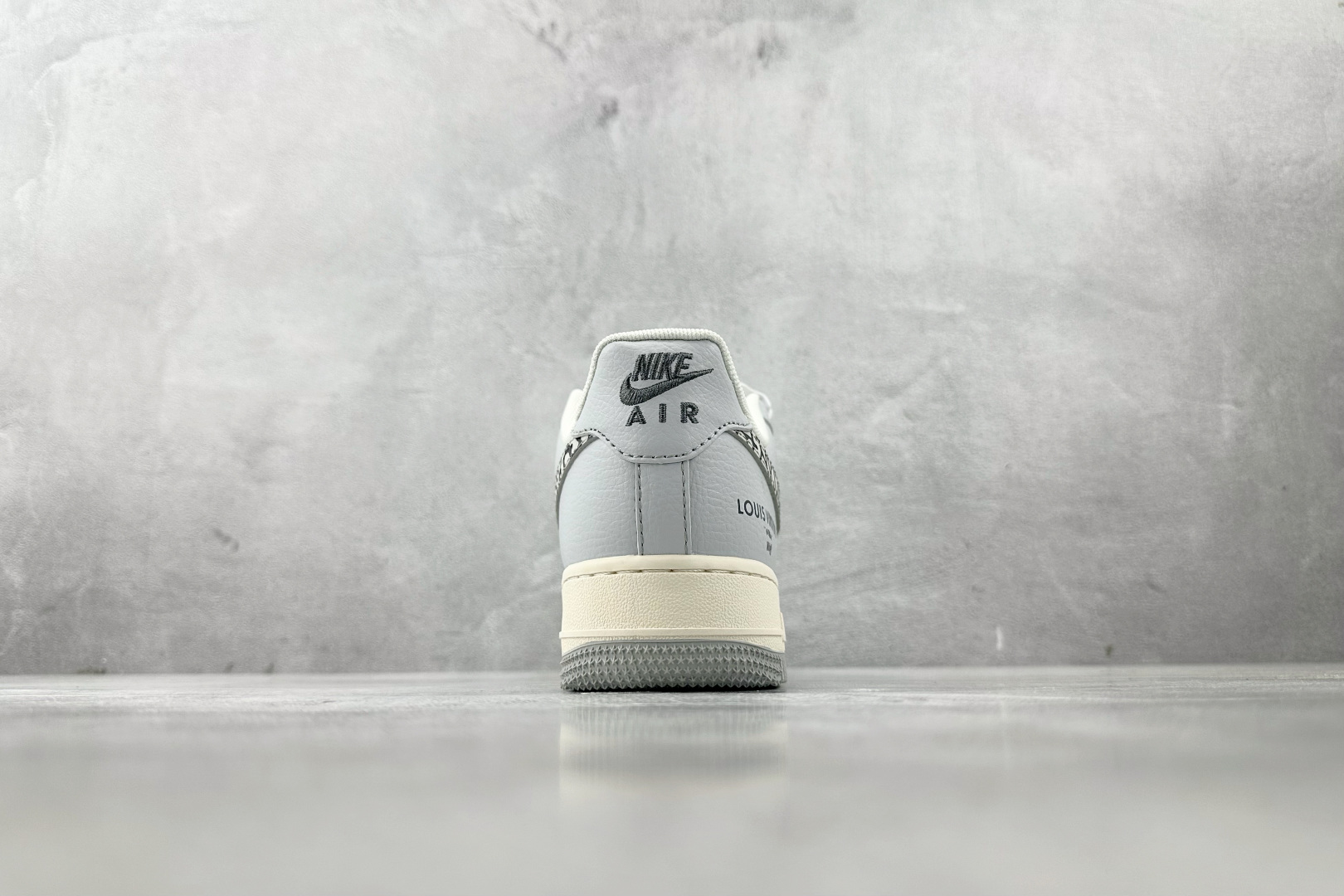 Nike Air Force 1'07 LV 联名 黑蓝灰 ZH2598 307 尺码：36 36.5 37.5 38 38.5 39 40 40.5 41 42 42.5 43 44 44.5 45 编码：36