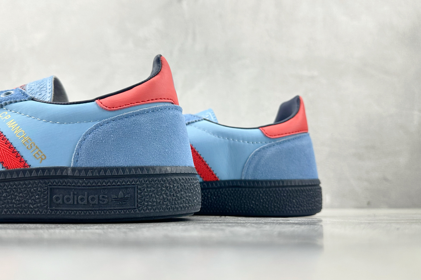 出口订单 C.P.Company x adidas originals adidas Spezial MANCHESTER SPZL 蓝色 IH3312 尺码：35.5 36 36.5 37 38.5 39 40 40.5 41 42 42.5 43 44 44.5 45 编码：26