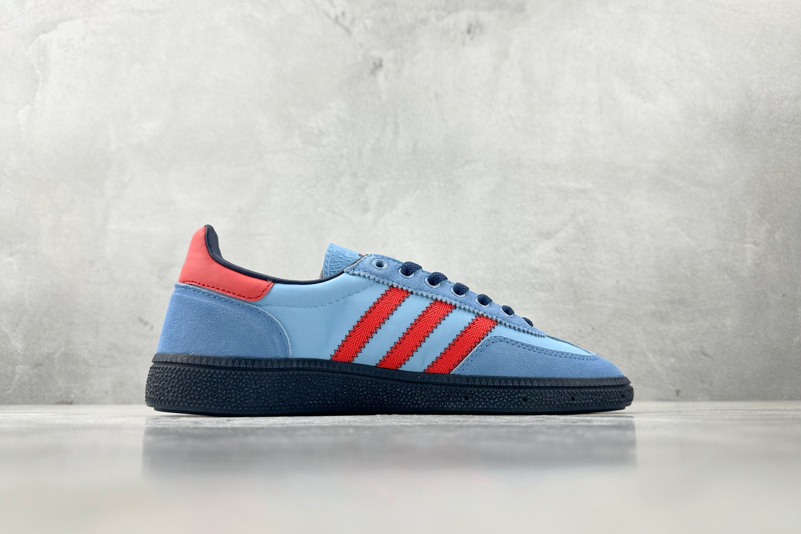 出口订单 C.P.Company x adidas originals adidas Spezial MANCHESTER SPZL 蓝色 IH3312 尺码：35.5 36 36.5 37 38.5 39 40 40.5 41 42 42.5 43 44 44.5 45 编码：26