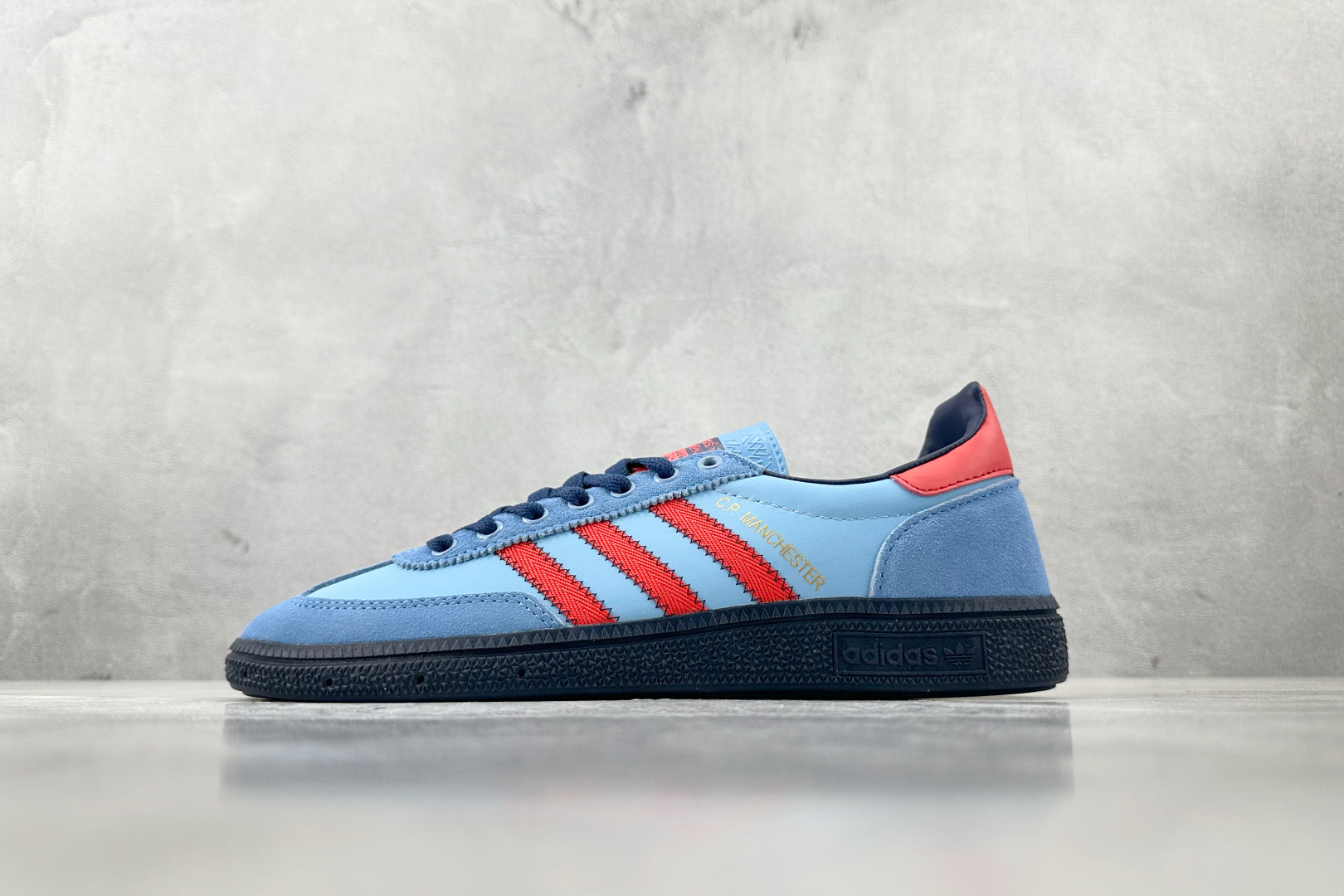 出口订单 C.P.Company x adidas originals adidas Spezial MANCHESTER SPZL 蓝色 IH3312 尺码：35.5 36 36.5 37 38.5 39 40 40.5 41 42 42.5 43 44 44.5 45 编码：26