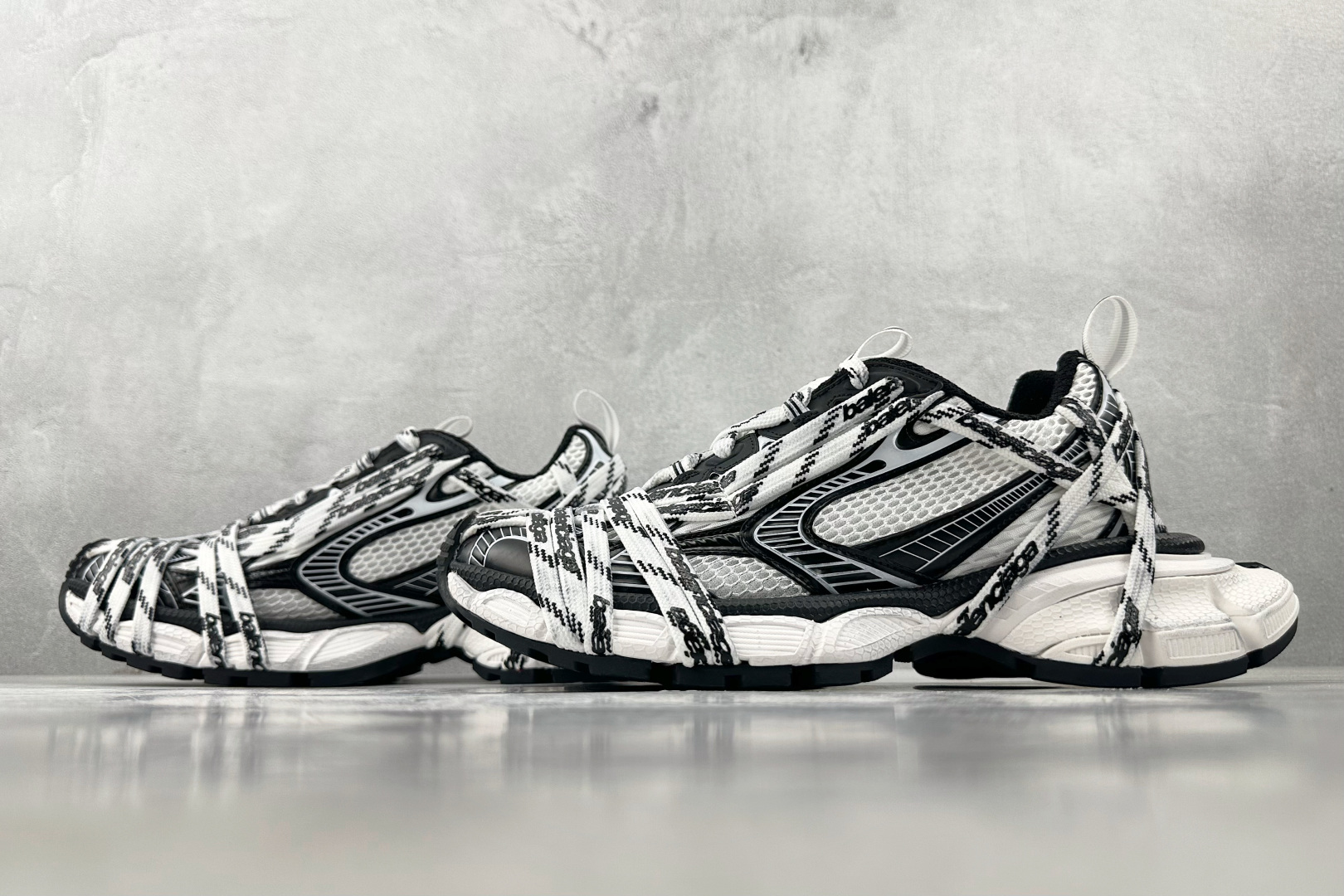VG 480 代购版 Balenciaga巴黎世家 3XL 黑白绑带 825597 W3XHL 9010 尺码：35 36 37 38 39 40 41 42 43 44 45 46 编码：55