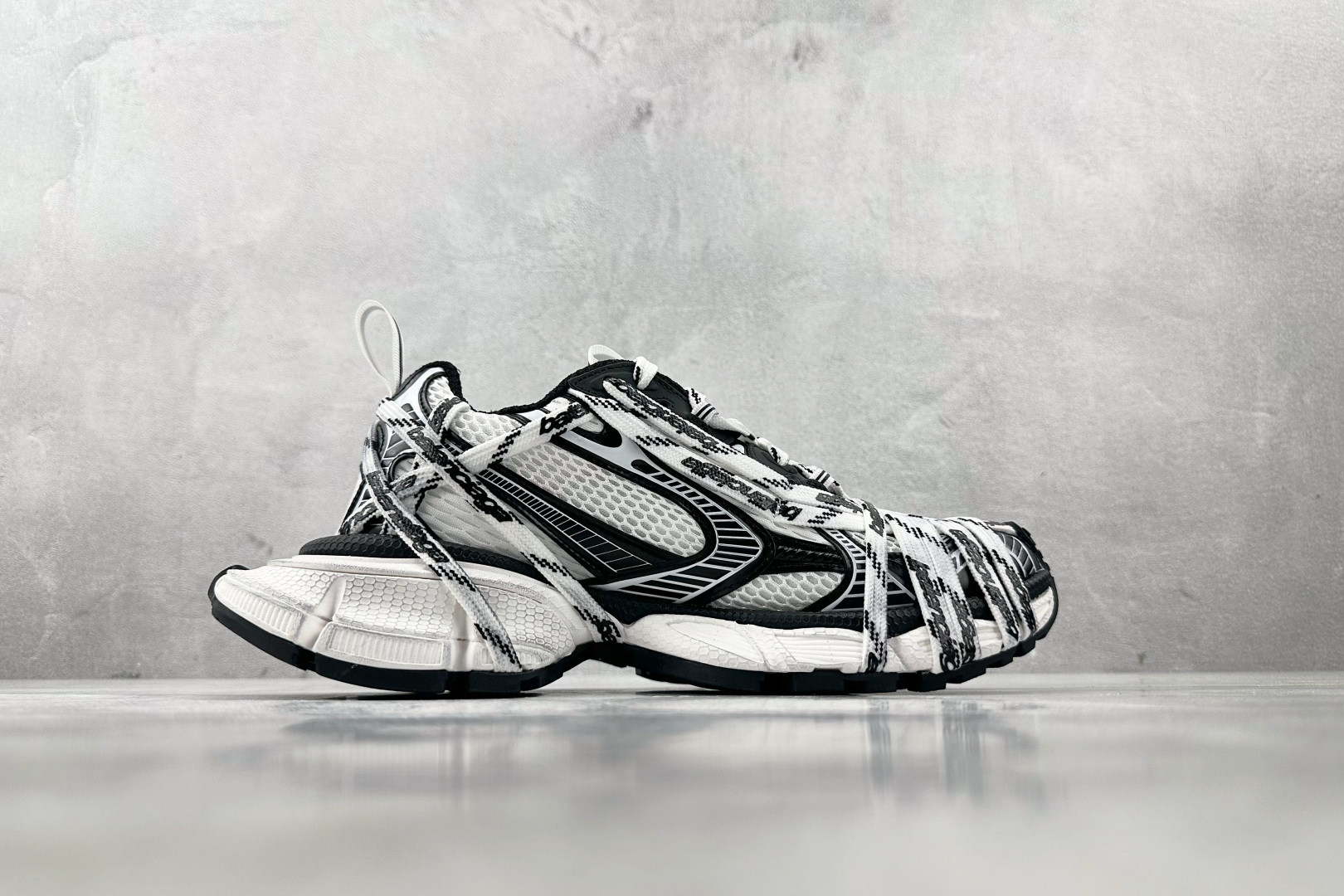 VG 480 代购版 Balenciaga巴黎世家 3XL 黑白绑带 825597 W3XHL 9010 尺码：35 36 37 38 39 40 41 42 43 44 45 46 编码：55
