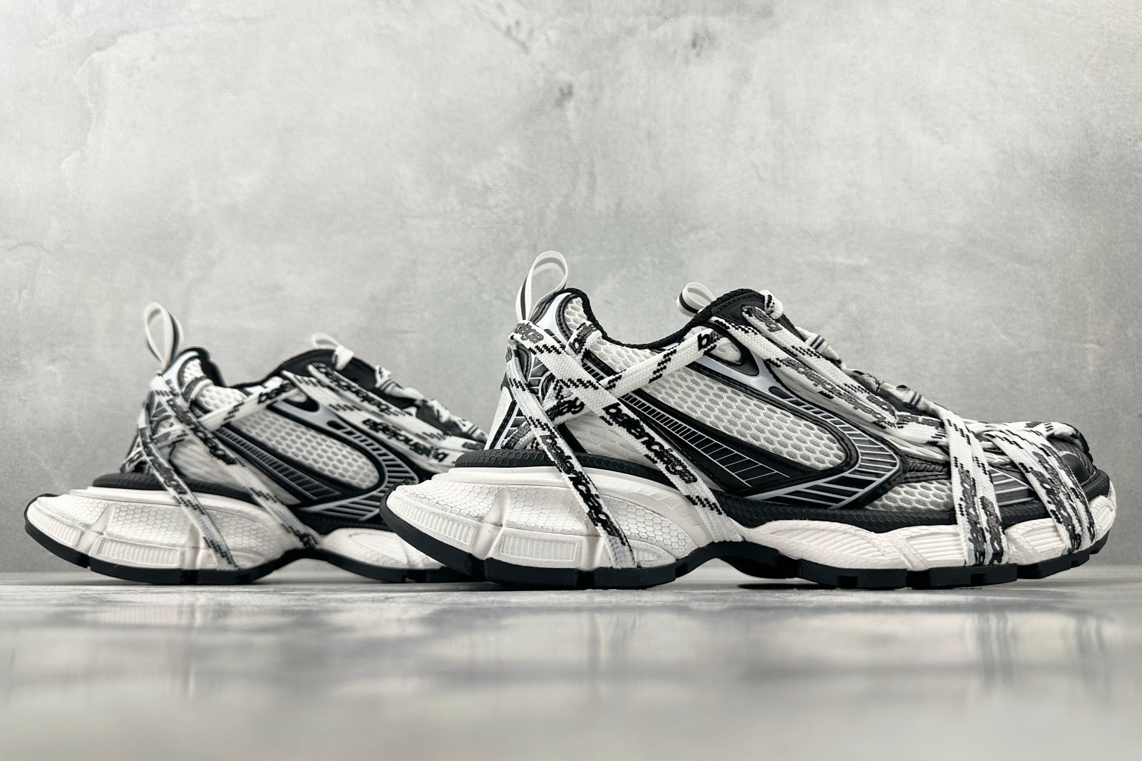 VG 480 代购版 Balenciaga巴黎世家 3XL 黑白绑带 825597 W3XHL 9010 尺码：35 36 37 38 39 40 41 42 43 44 45 46 编码：55