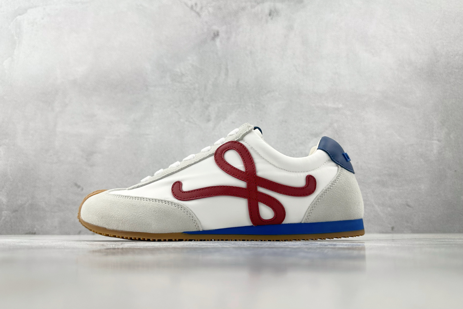 LOEWE罗意威 Ballet Runner 2.0 白红蓝 LLBR282X02-4868 尺码：36 36.5 37 38.5 39 40 40.5 41 42 42.5 43 44 44.5 45 编码：41