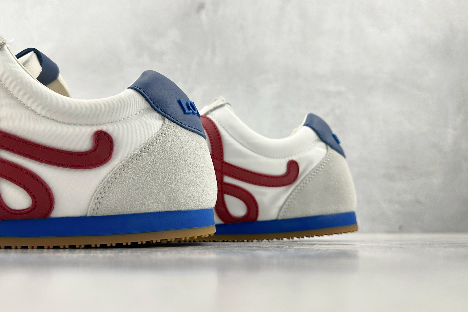 LOEWE罗意威 Ballet Runner 2.0 白红蓝 LLBR282X02-4868 尺码：36 36.5 37 38.5 39 40 40.5 41 42 42.5 43 44 44.5 45 编码：41