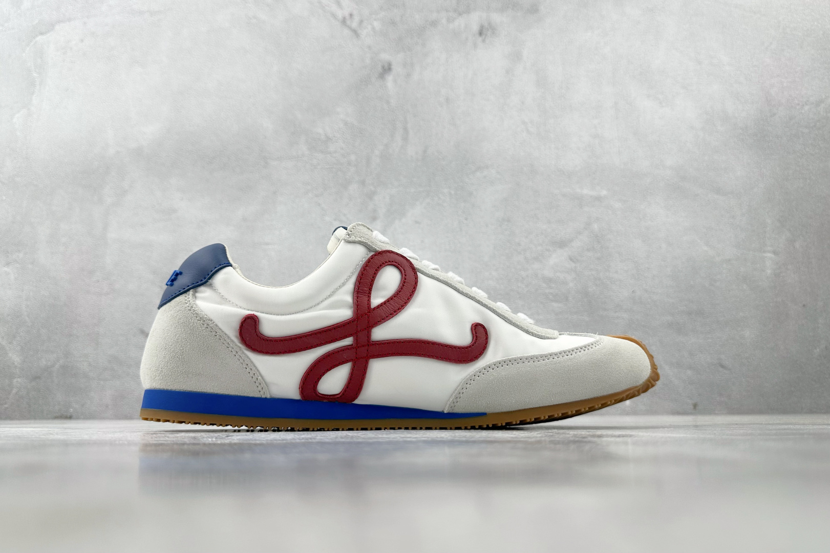 LOEWE罗意威 Ballet Runner 2.0 白红蓝 LLBR282X02-4868 尺码：36 36.5 37 38.5 39 40 40.5 41 42 42.5 43 44 44.5 45 编码：41