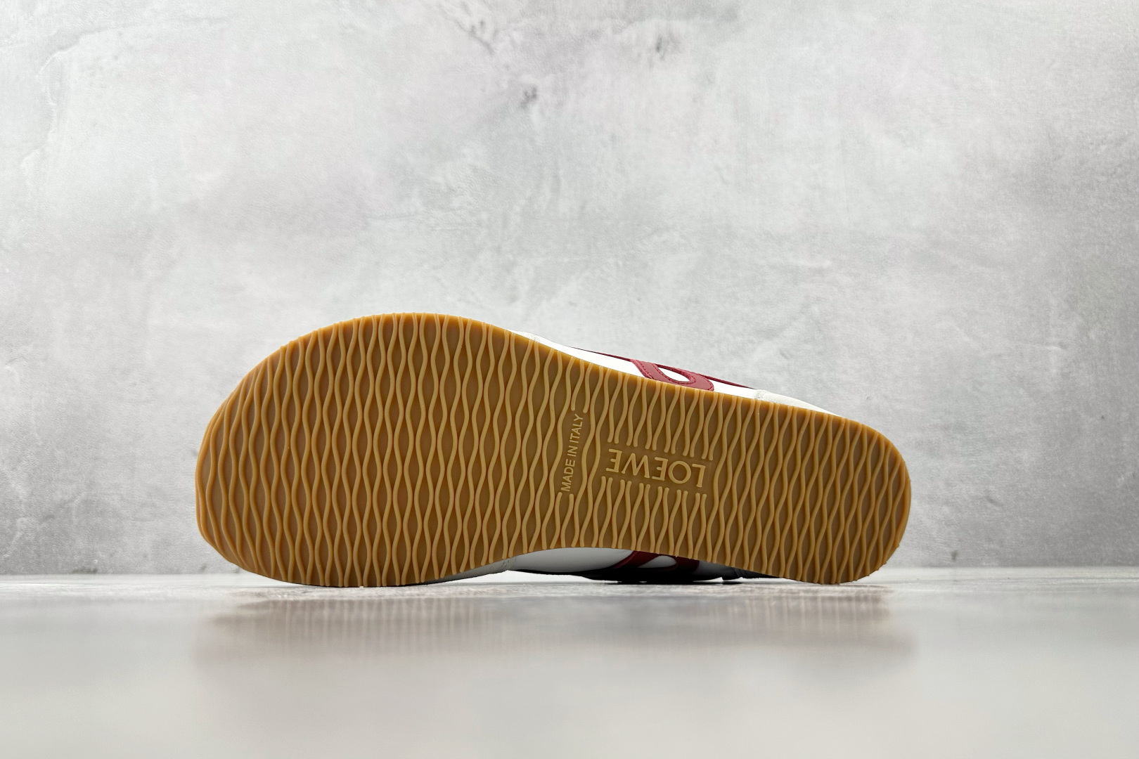 LOEWE罗意威 Ballet Runner 2.0 白红蓝 LLBR282X02-4868 尺码：36 36.5 37 38.5 39 40 40.5 41 42 42.5 43 44 44.5 45 编码：41