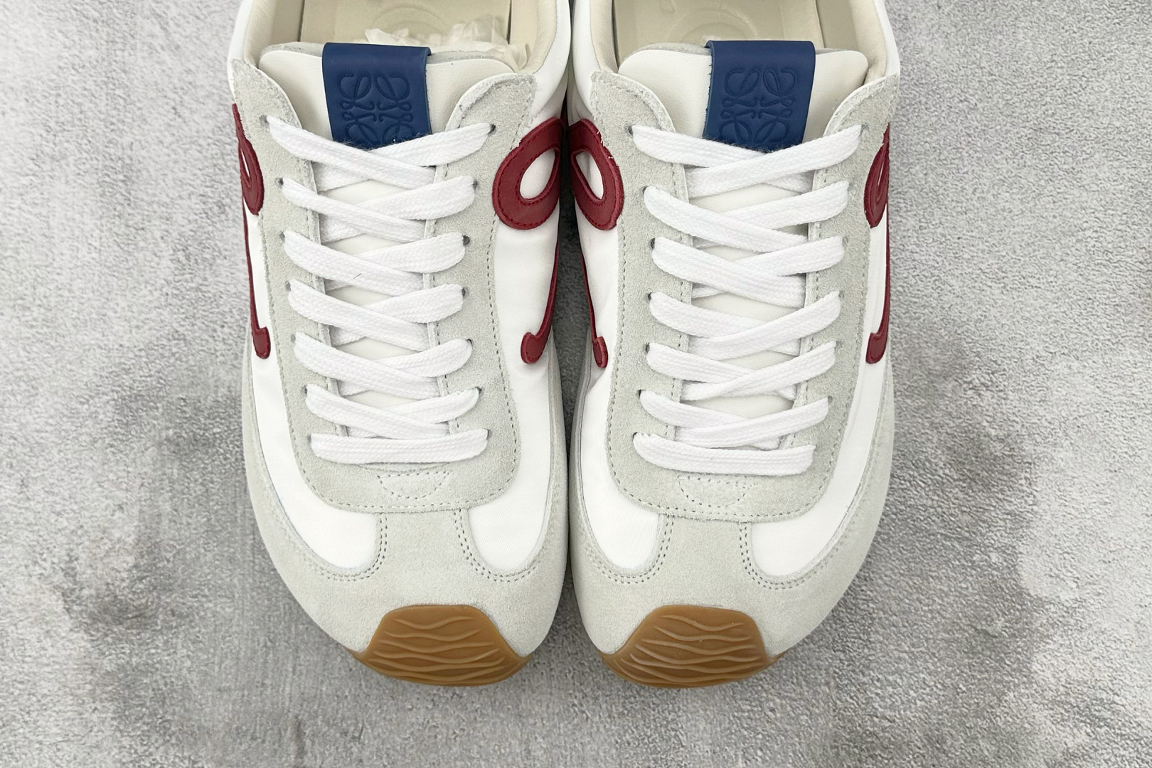 LOEWE罗意威 Ballet Runner 2.0 白红蓝 LLBR282X02-4868 尺码：36 36.5 37 38.5 39 40 40.5 41 42 42.5 43 44 44.5 45 编码：41