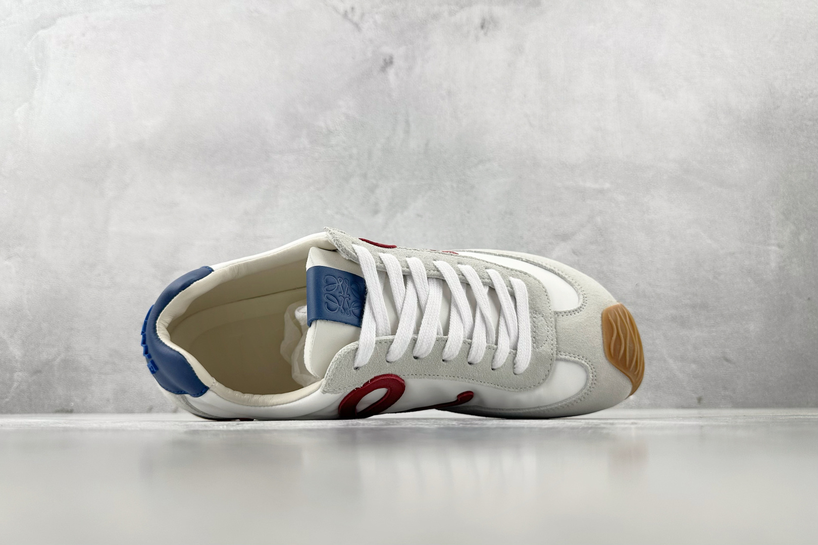LOEWE罗意威 Ballet Runner 2.0 白红蓝 LLBR282X02-4868 尺码：36 36.5 37 38.5 39 40 40.5 41 42 42.5 43 44 44.5 45 编码：41