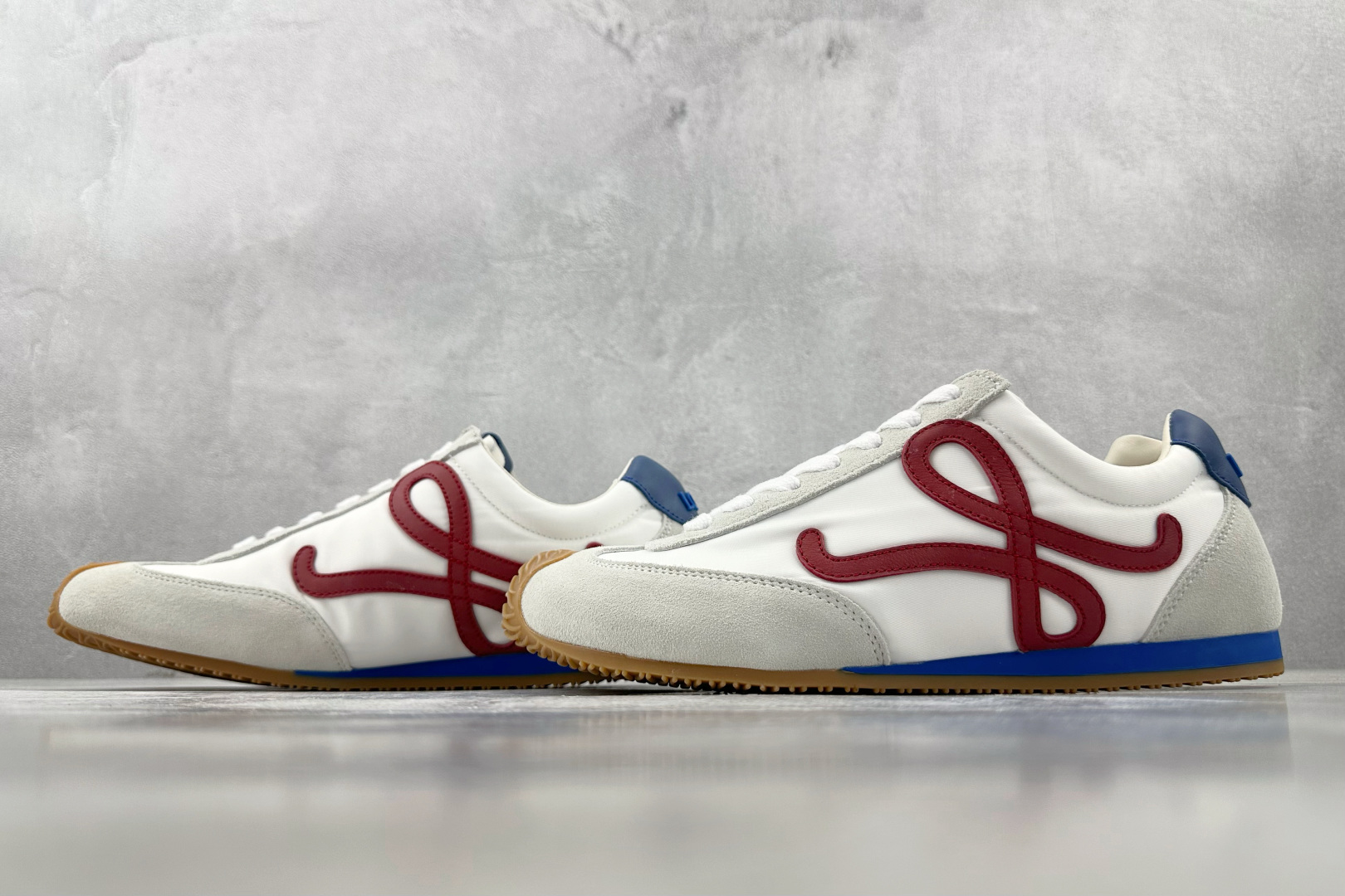 LOEWE罗意威 Ballet Runner 2.0 白红蓝 LLBR282X02-4868 尺码：36 36.5 37 38.5 39 40 40.5 41 42 42.5 43 44 44.5 45 编码：41