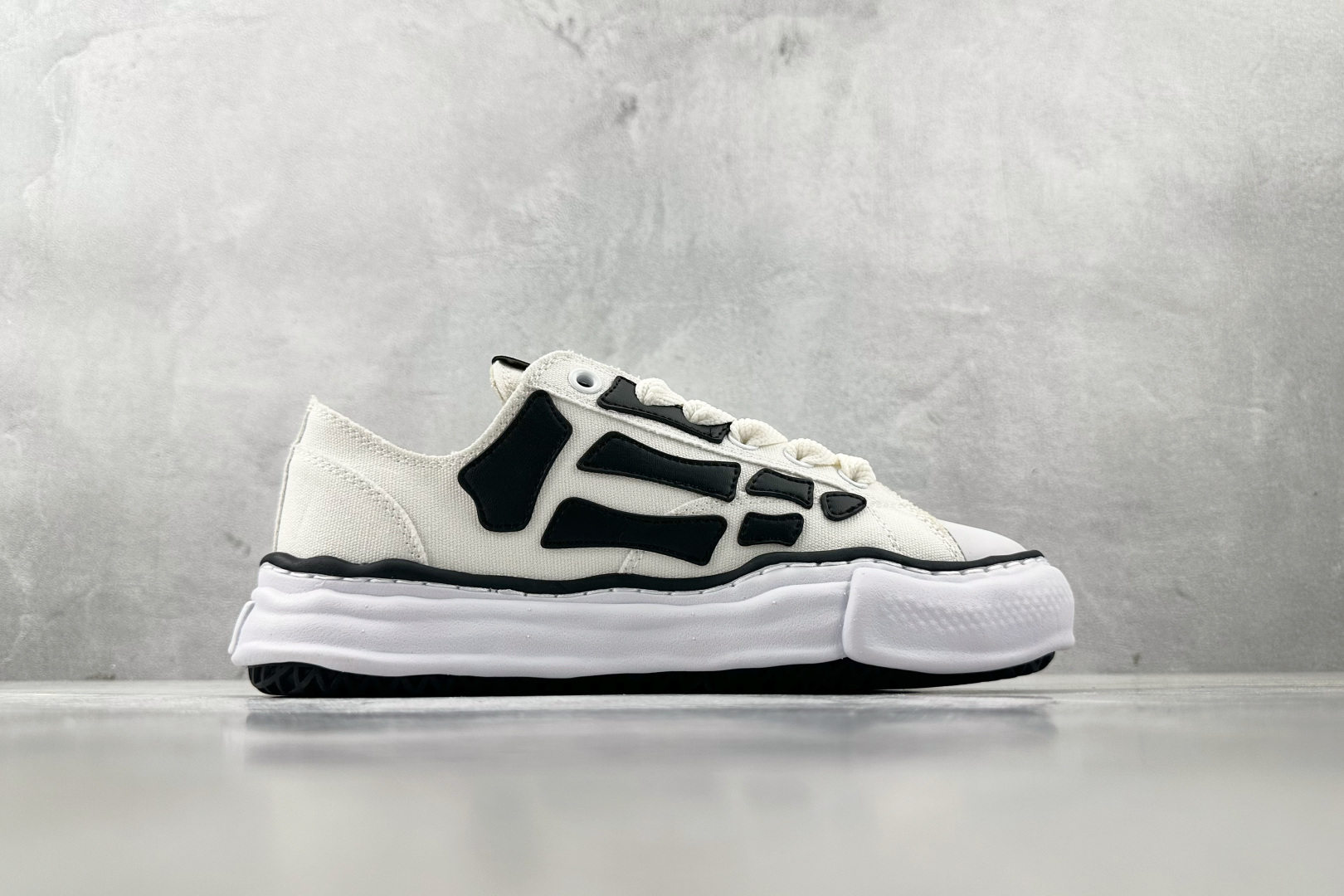 Maison Mihara Yasuhiro x AMIRI Skel-Top Low 米色 C13FW701
