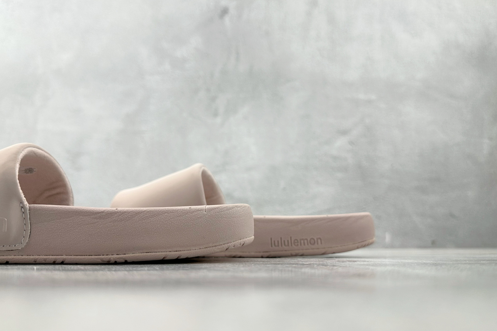 lululemon露露乐蒙 restfeel slide 粉色 LW9FLQS-066965