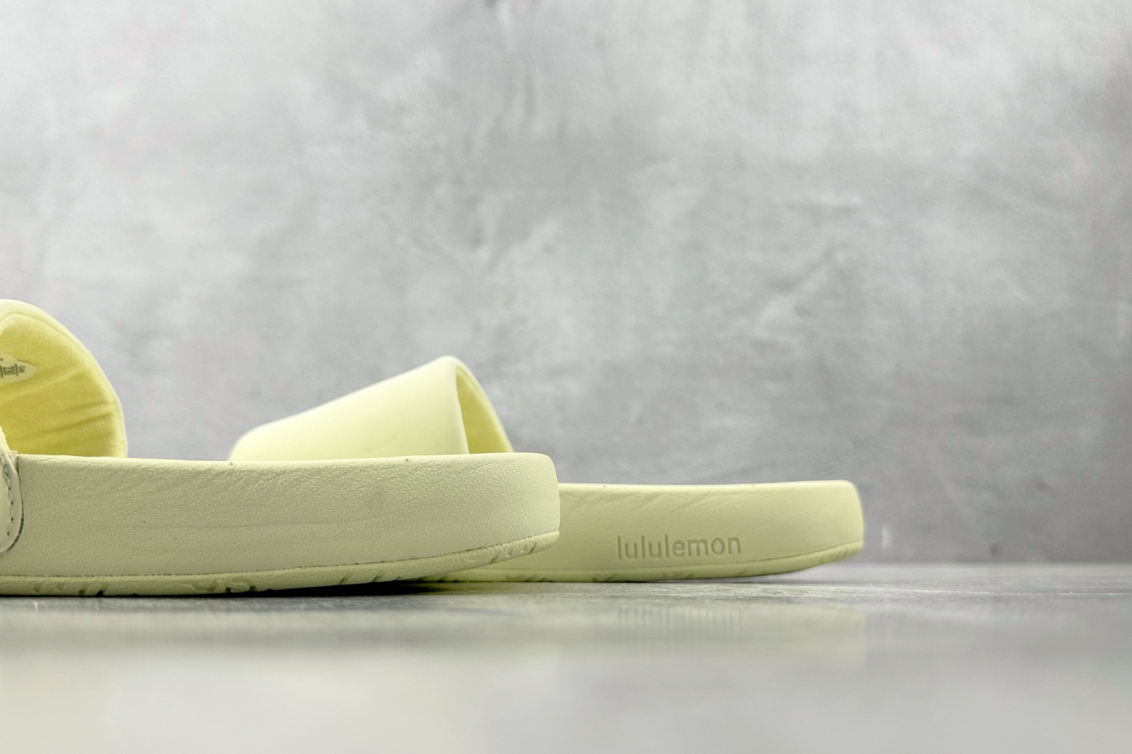 lululemon露露乐蒙 restfeel slide 柠檬黄 LW9EF2S-034311