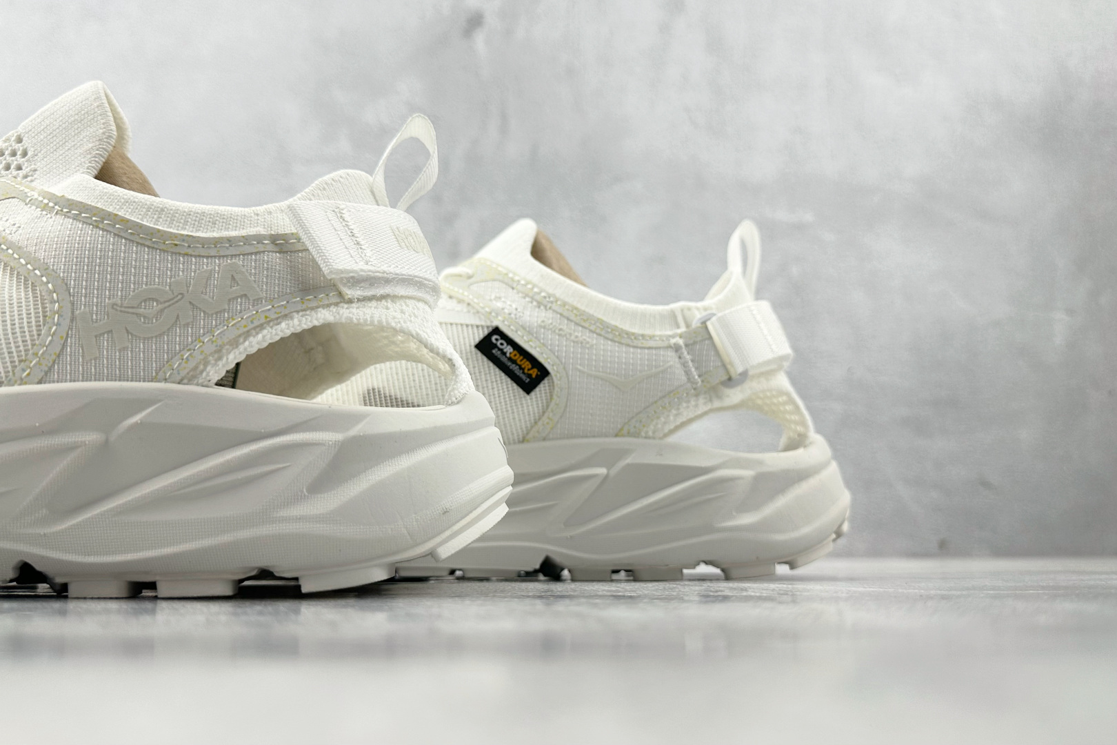 H 版 本地
HOKA ONE ONE HOPARA 2 米色

货号：-RAWW
尺码：36 36.5