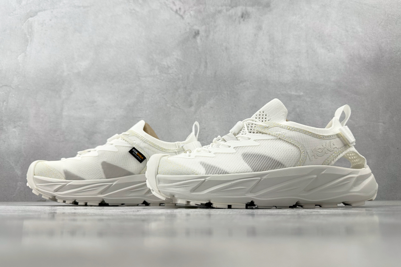H 版 本地
HOKA ONE ONE HOPARA 2 米色

货号：-RAWW
尺码：36 36.5