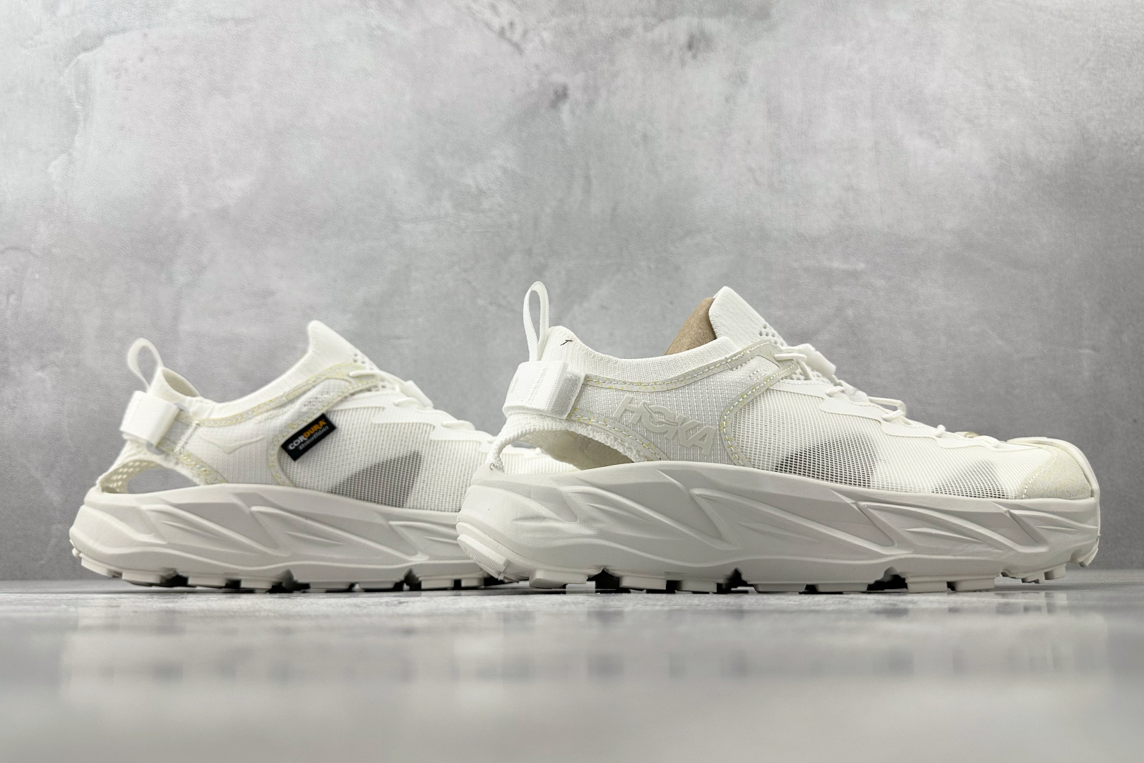 H 版 本地
HOKA ONE ONE HOPARA 2 米色

货号：-RAWW
尺码：36 36.5