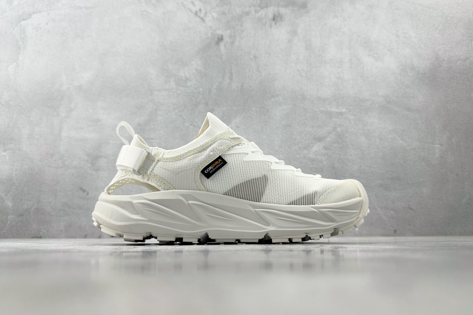 H 版 本地
HOKA ONE ONE HOPARA 2 米色

货号：-RAWW
尺码：36 36.5
