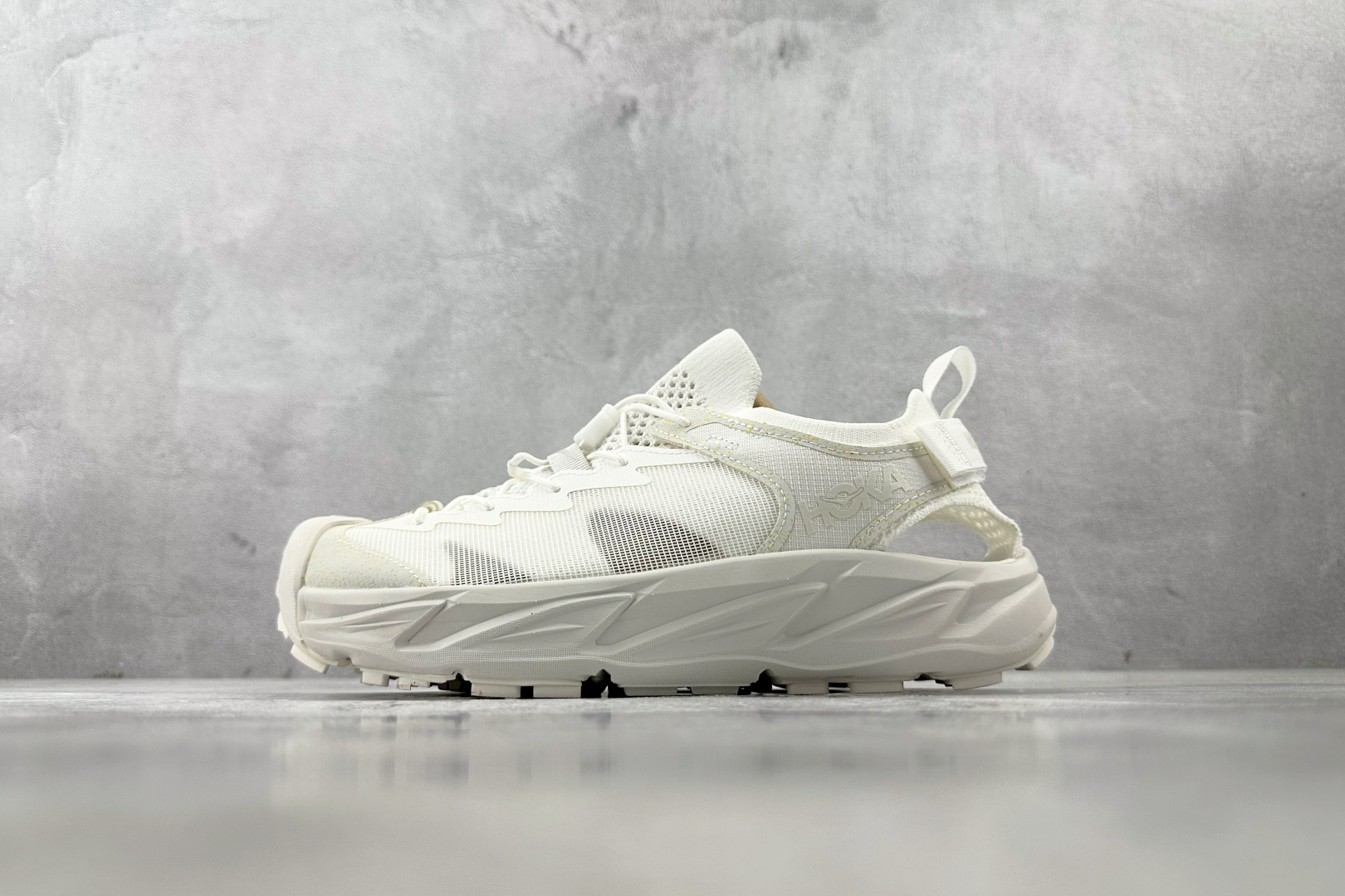 H 版 本地
HOKA ONE ONE HOPARA 2 米色

货号：-RAWW
尺码：36 36.5